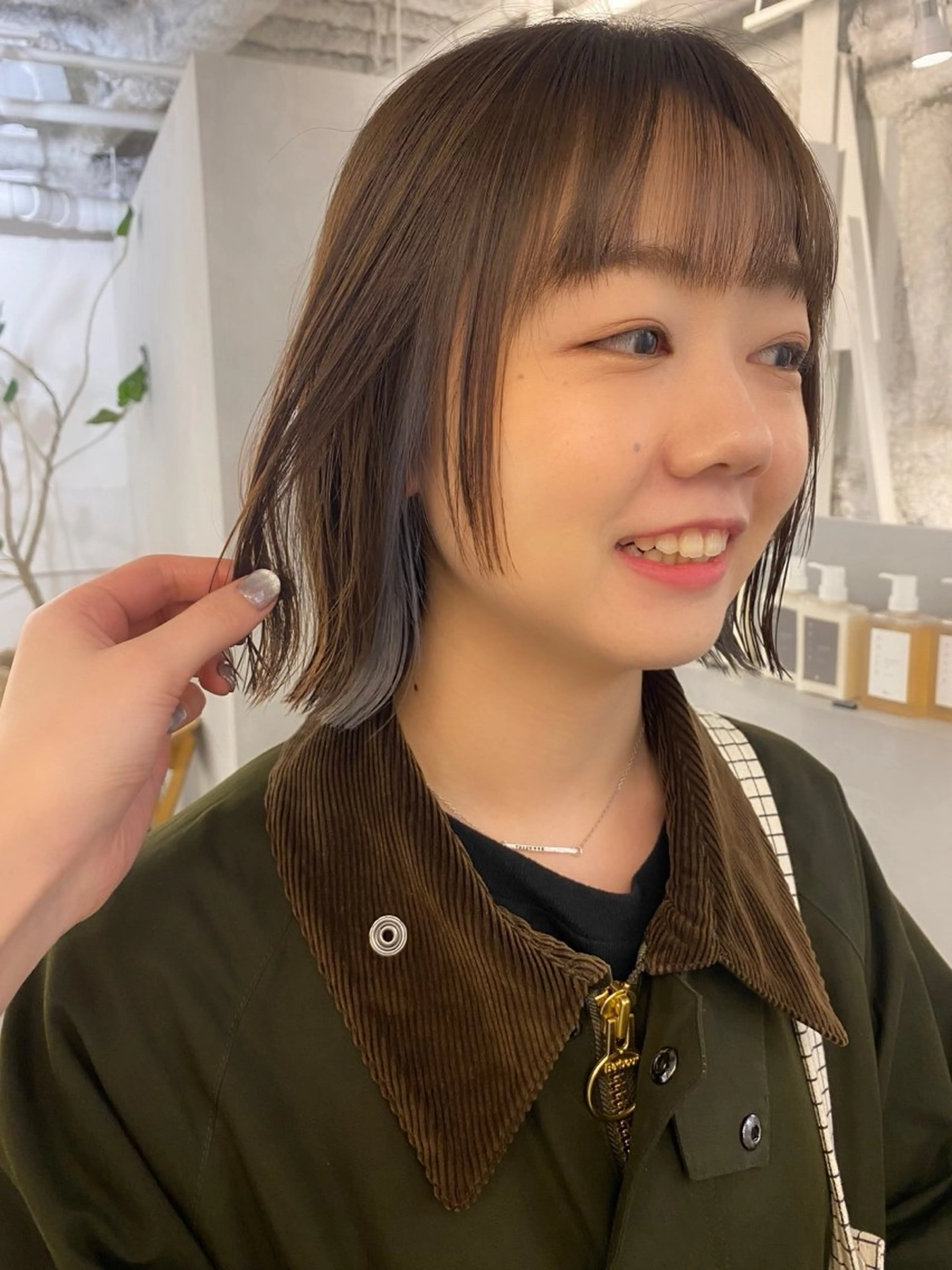 ミディアム 切りっぱなしボブ ボブ カット ヘアカラー トリートメント 切りっぱなしボブ🎀 インナーカラーAmiのヘアスタイル