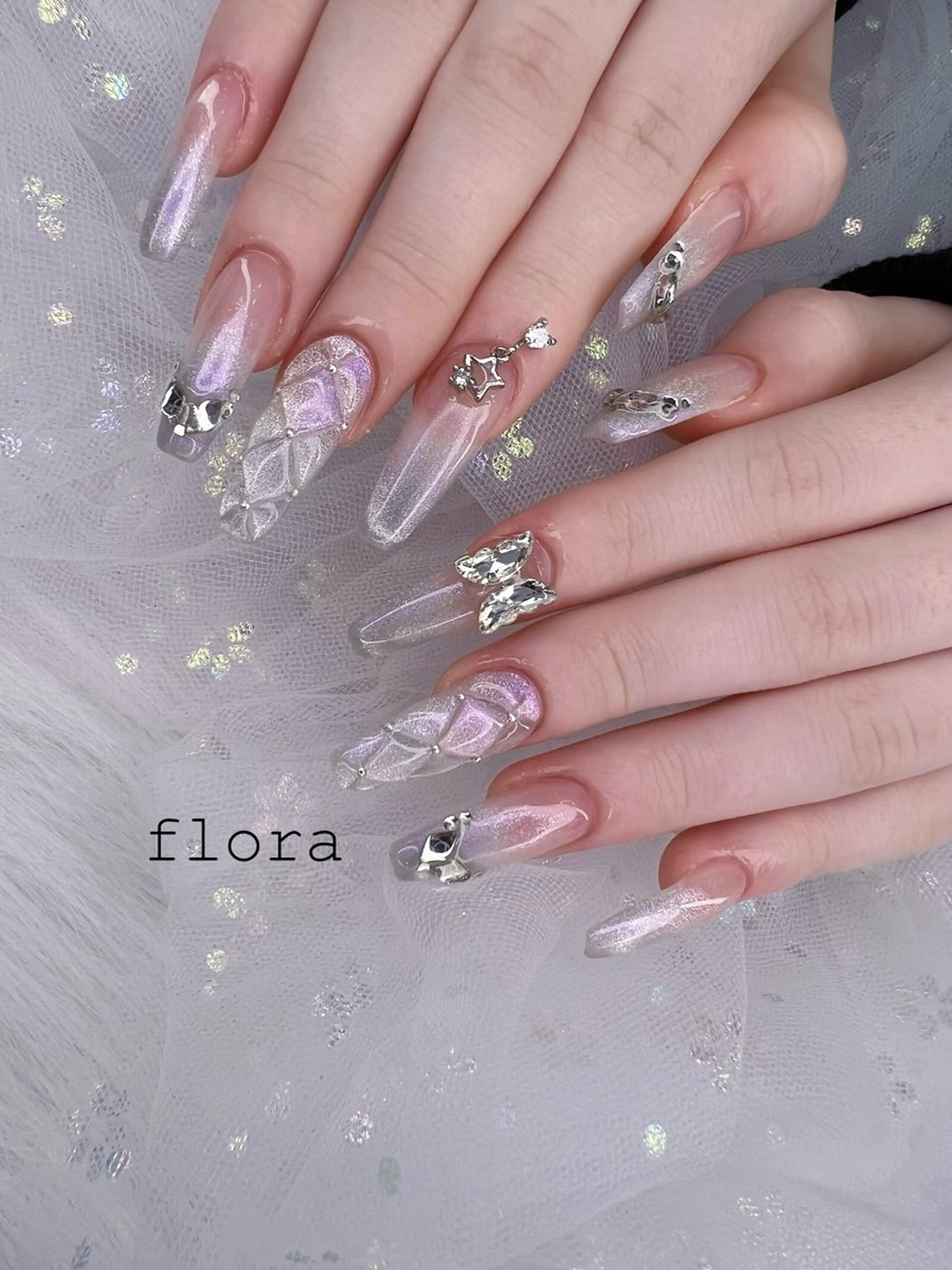 ネイル フレンチネイル マグネットネイル シルバー flora nailのネイルデザイン