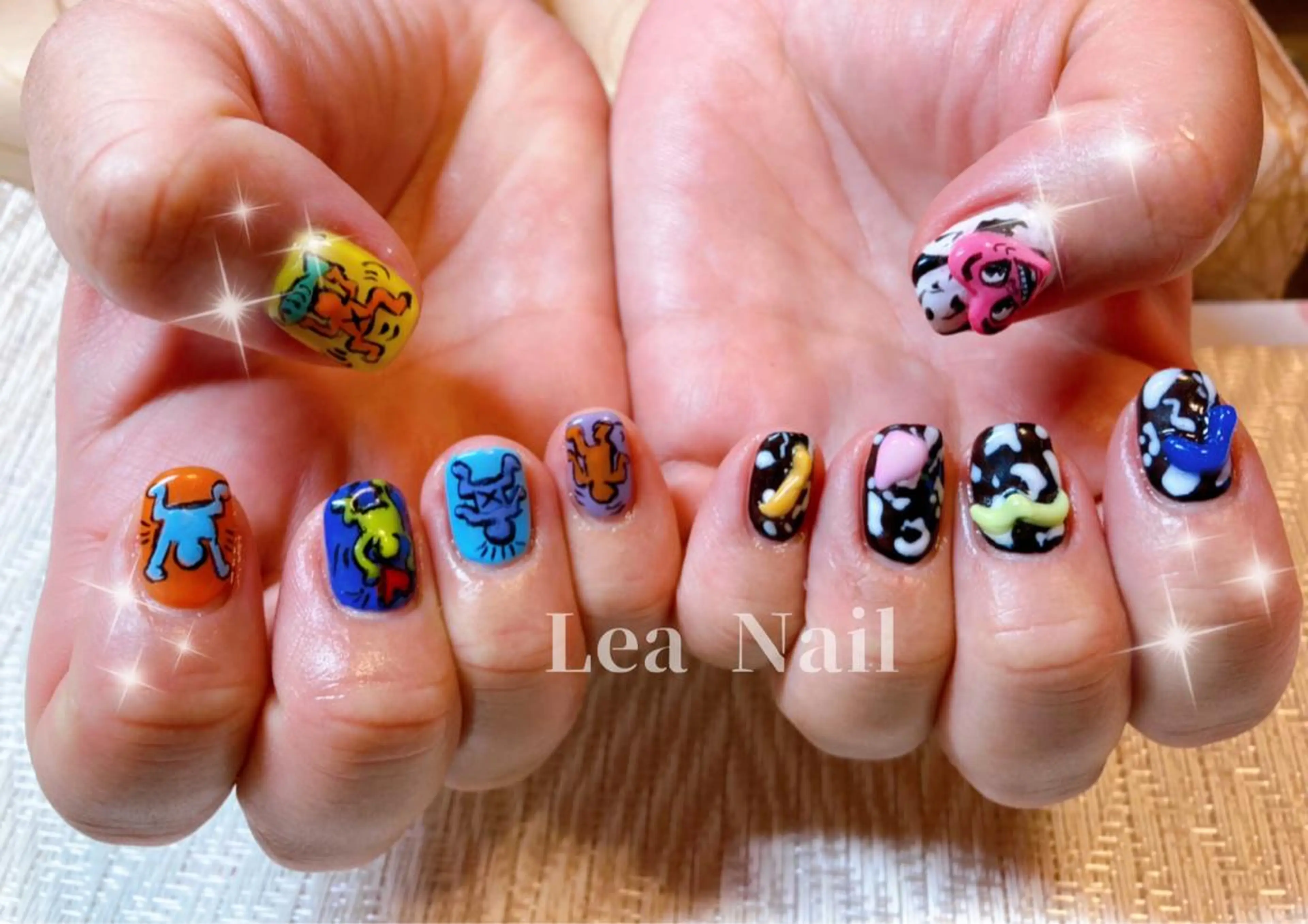 キースヘリング×ヒョウ柄×カラフル3D︎︎｜Lea Nailのネイル