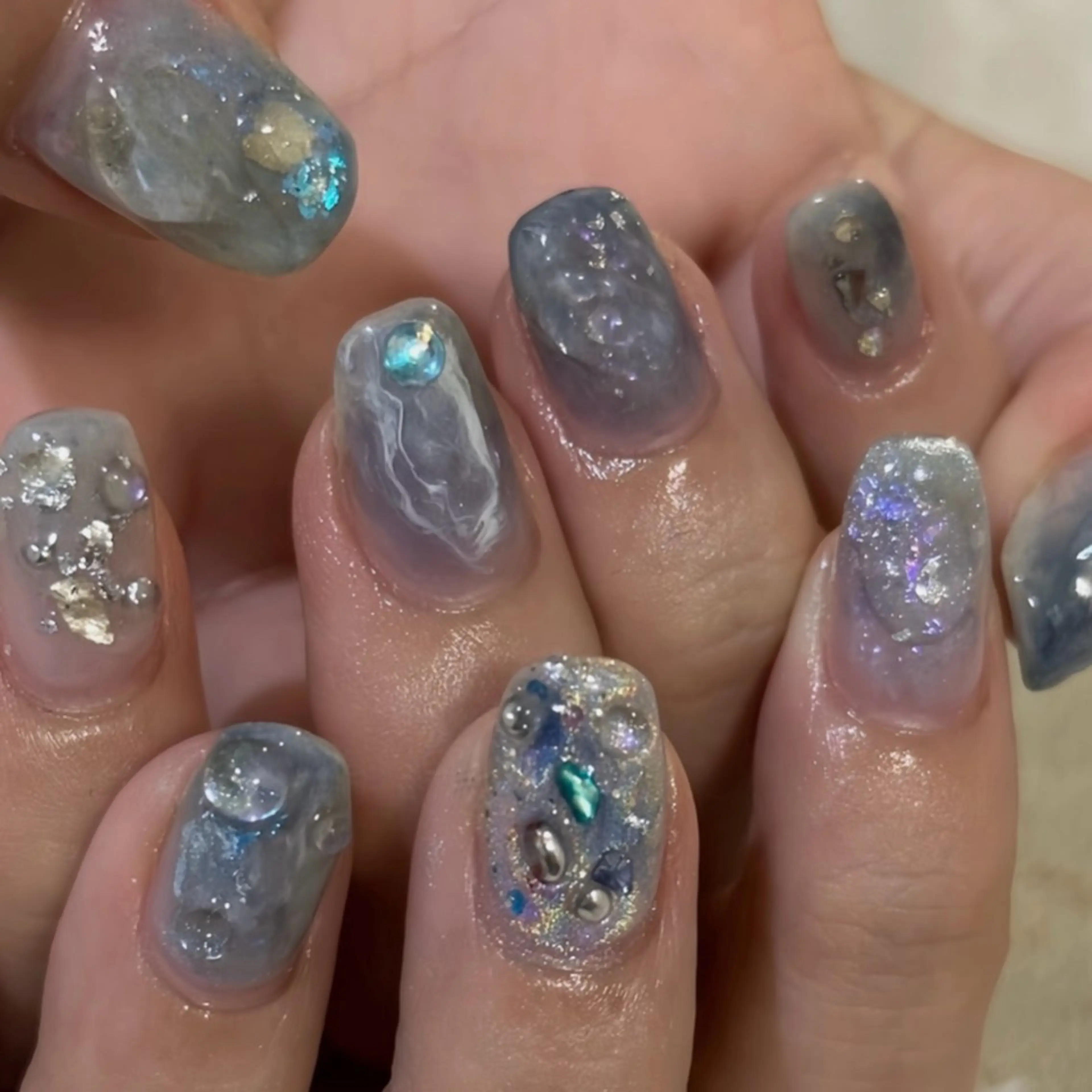 ネイル キラキラネイル 韓国ネイル マグネットネイル ニュアンスネイル talo .のネイルデザイン