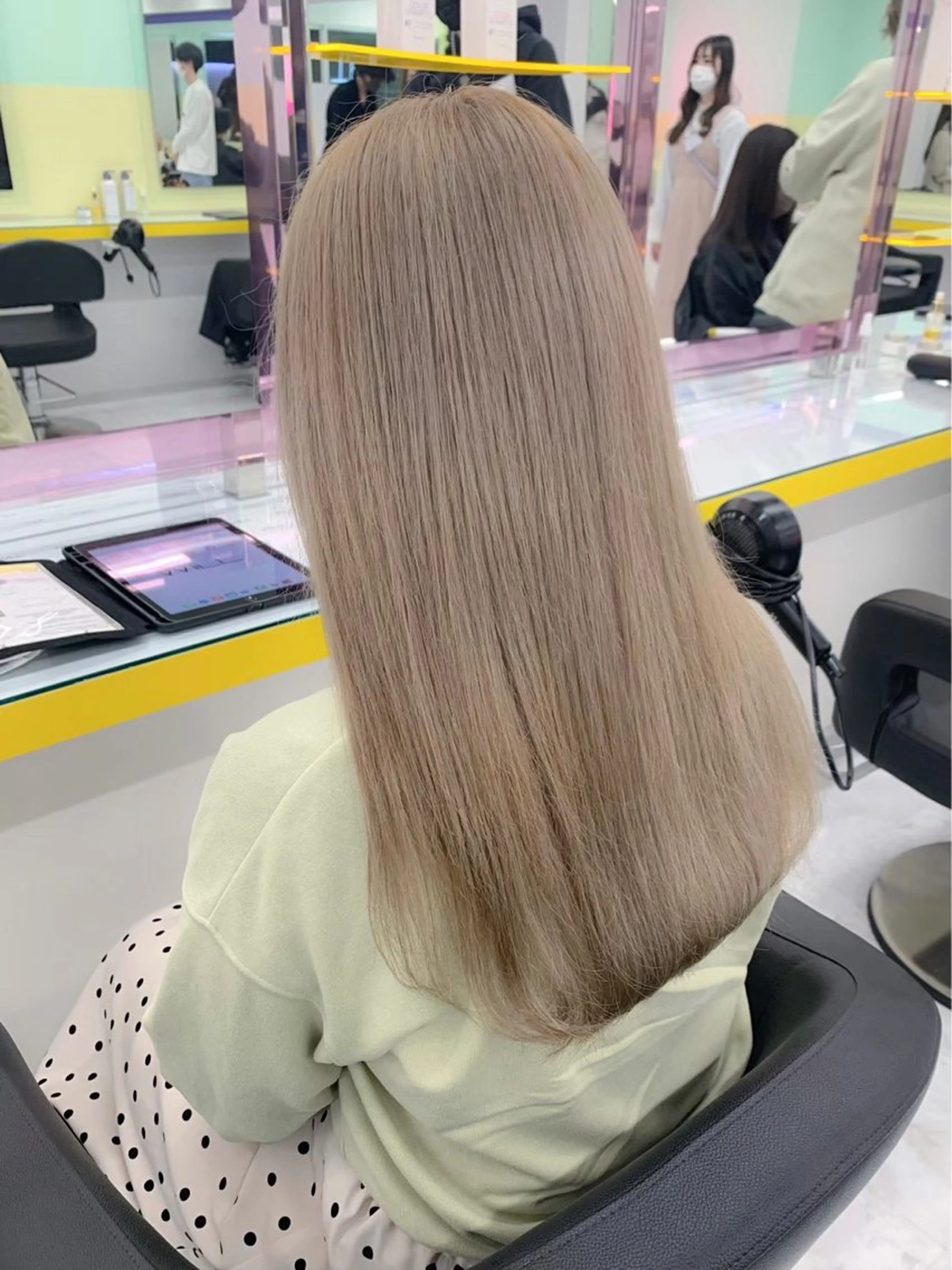 ロング ヘアカラー 大人上品🤍明るめ ベージュ🤍REOのヘアスタイル