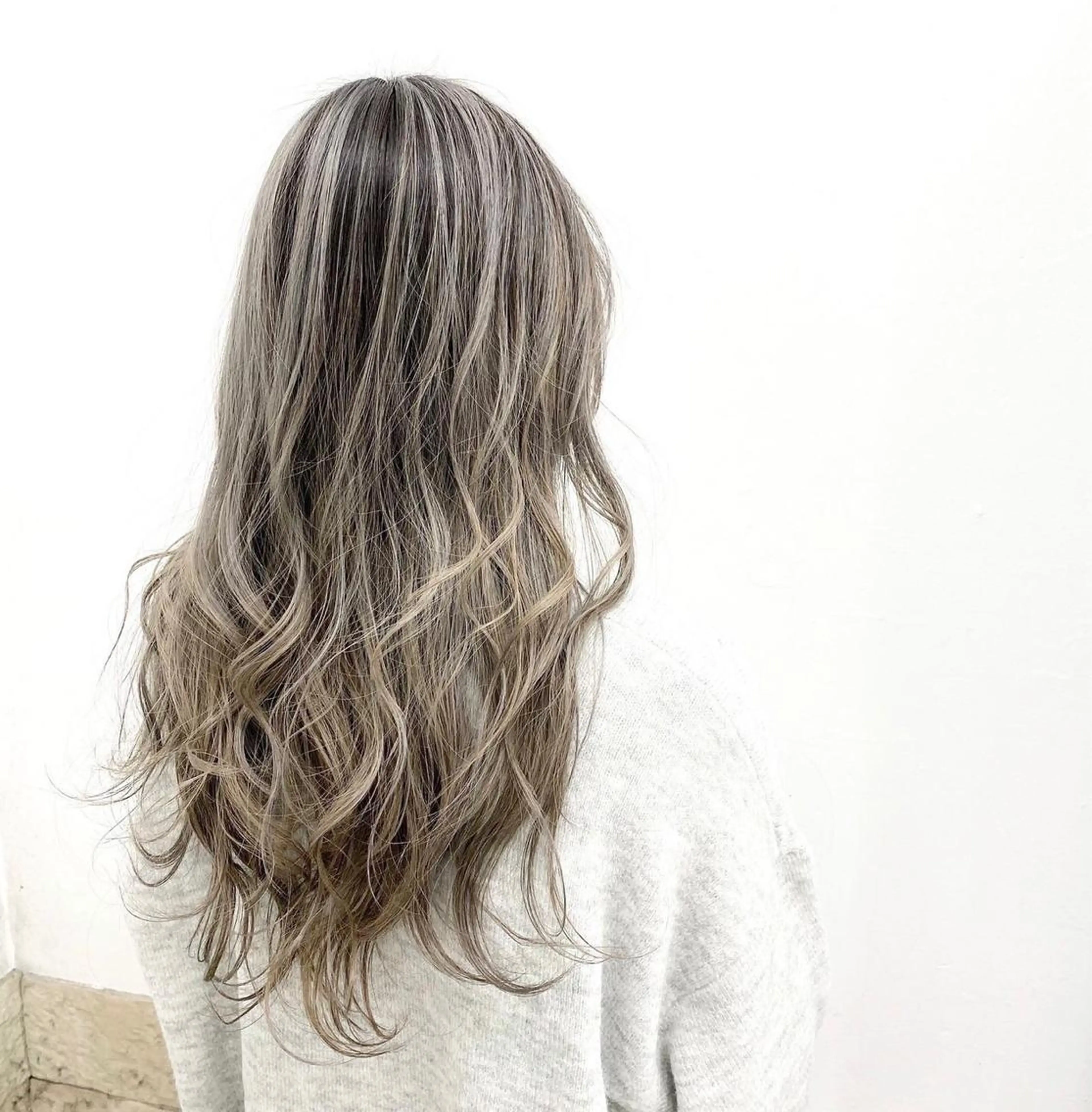 ロング 白髪ぼかしハイライト 白髪ぼかしカラー中澤のヘアスタイル