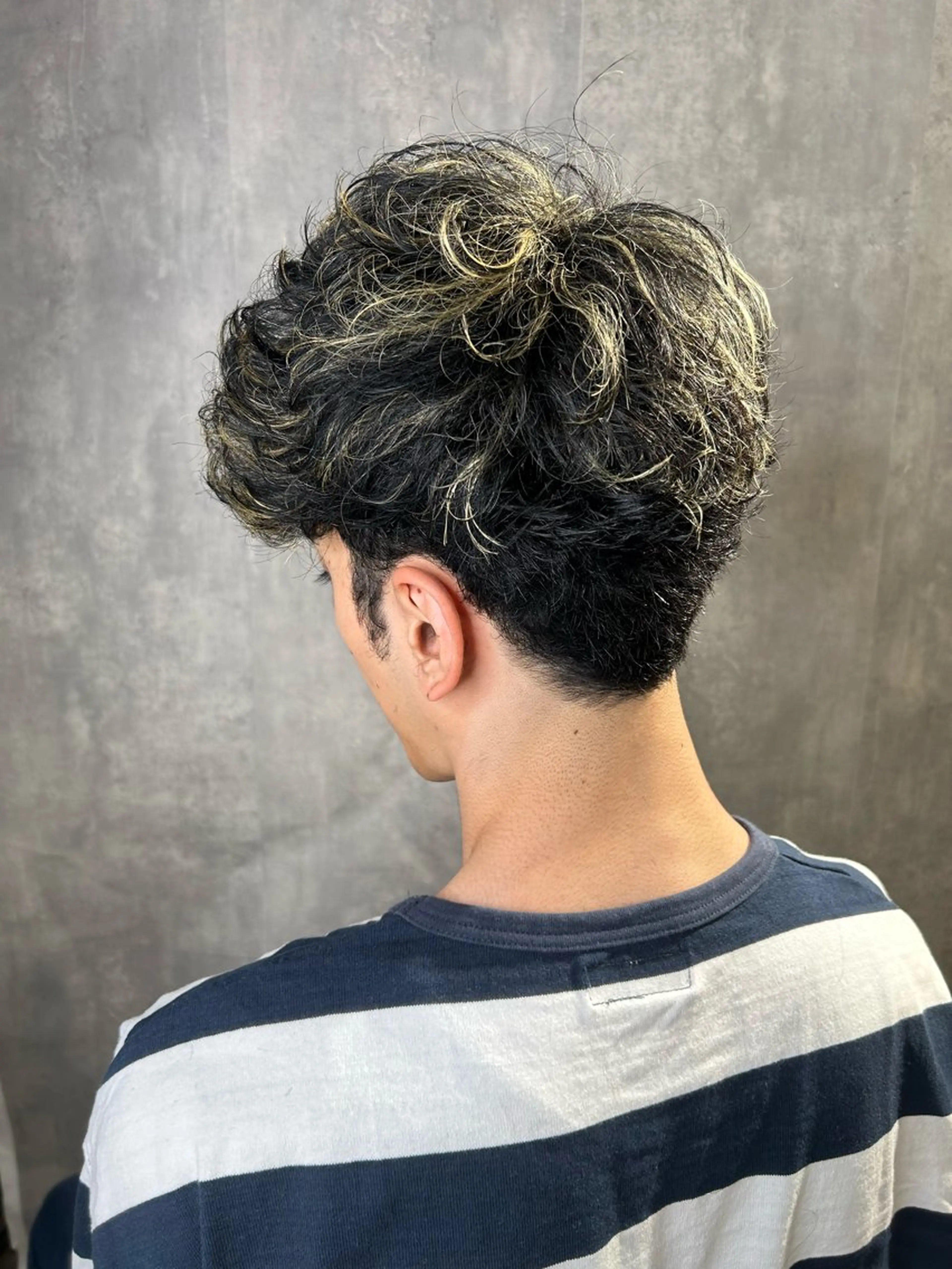 ショート パーマ メンズ スペインカール カット フェザーパーマ癖毛 曲がる縮毛矯正森岡のヘアスタイル