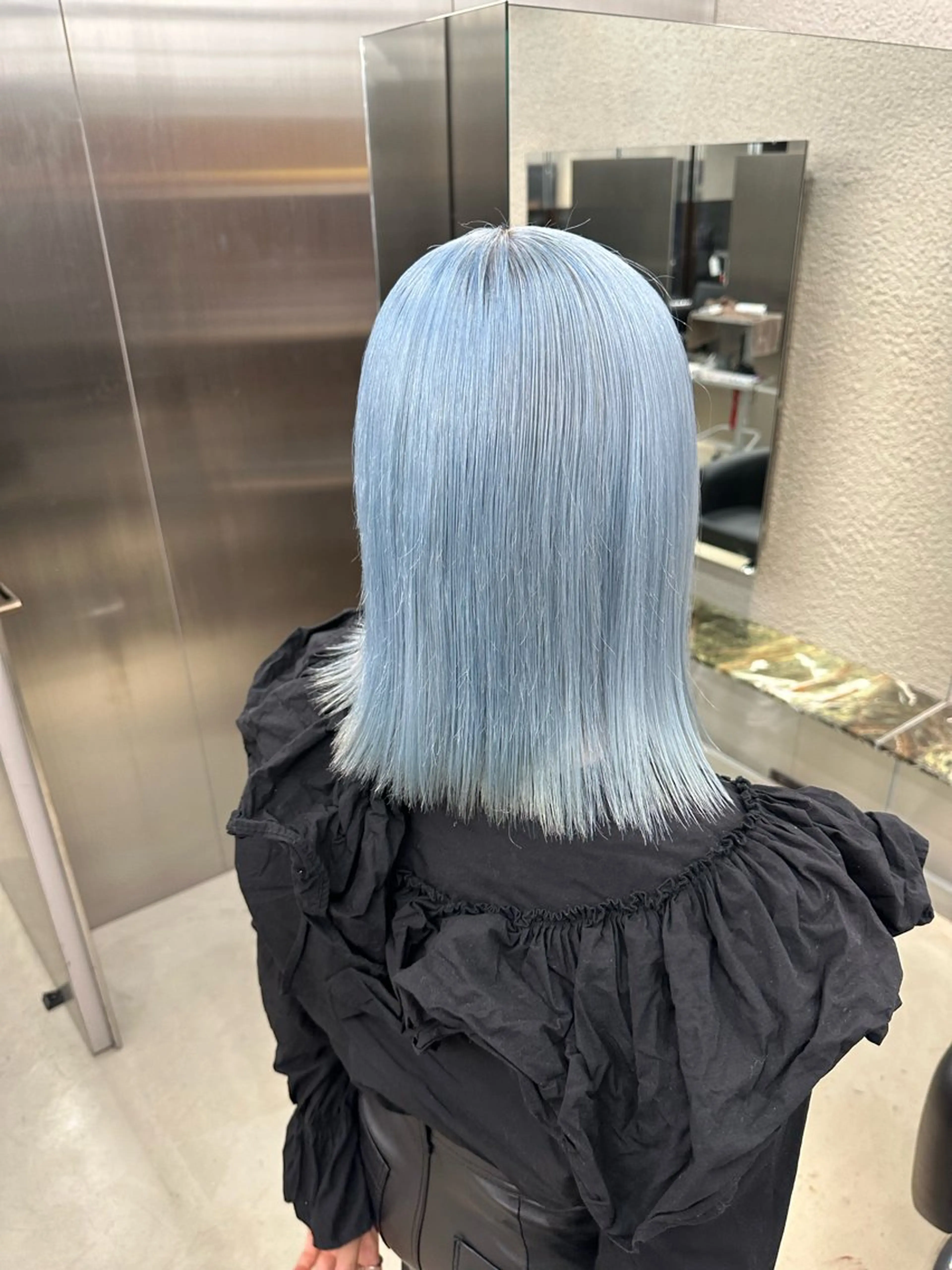 ミディアム カラー ブリーチ レイヤーカット トリートメント ハイトーン/ 縮毛矯正のヘアスタイル