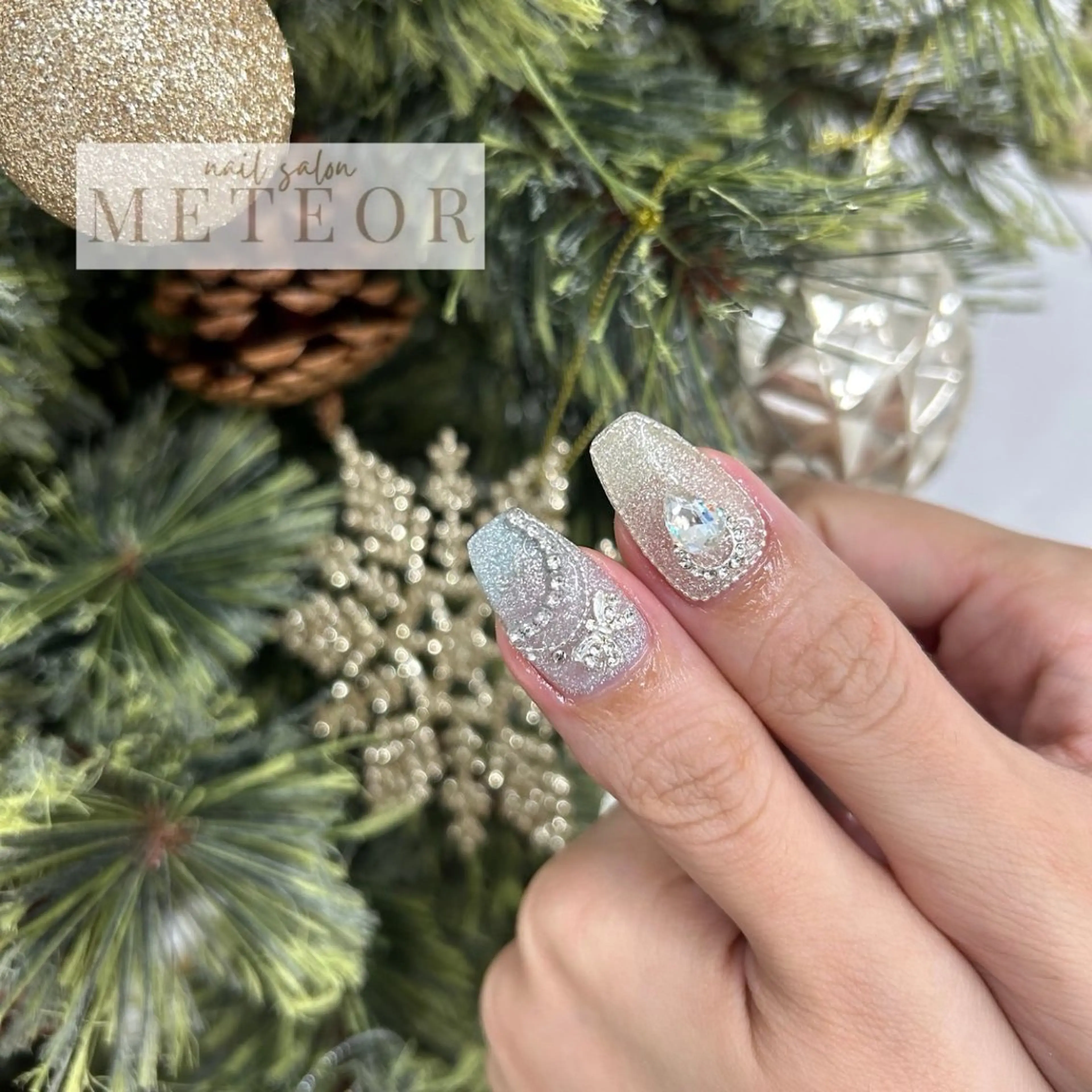 ネイル フラッシュネイル キラキラネイル ワンホンネイル 冬ネイル ハンドネイル nailsalon meteor所属・meteor staffのその他イメージ