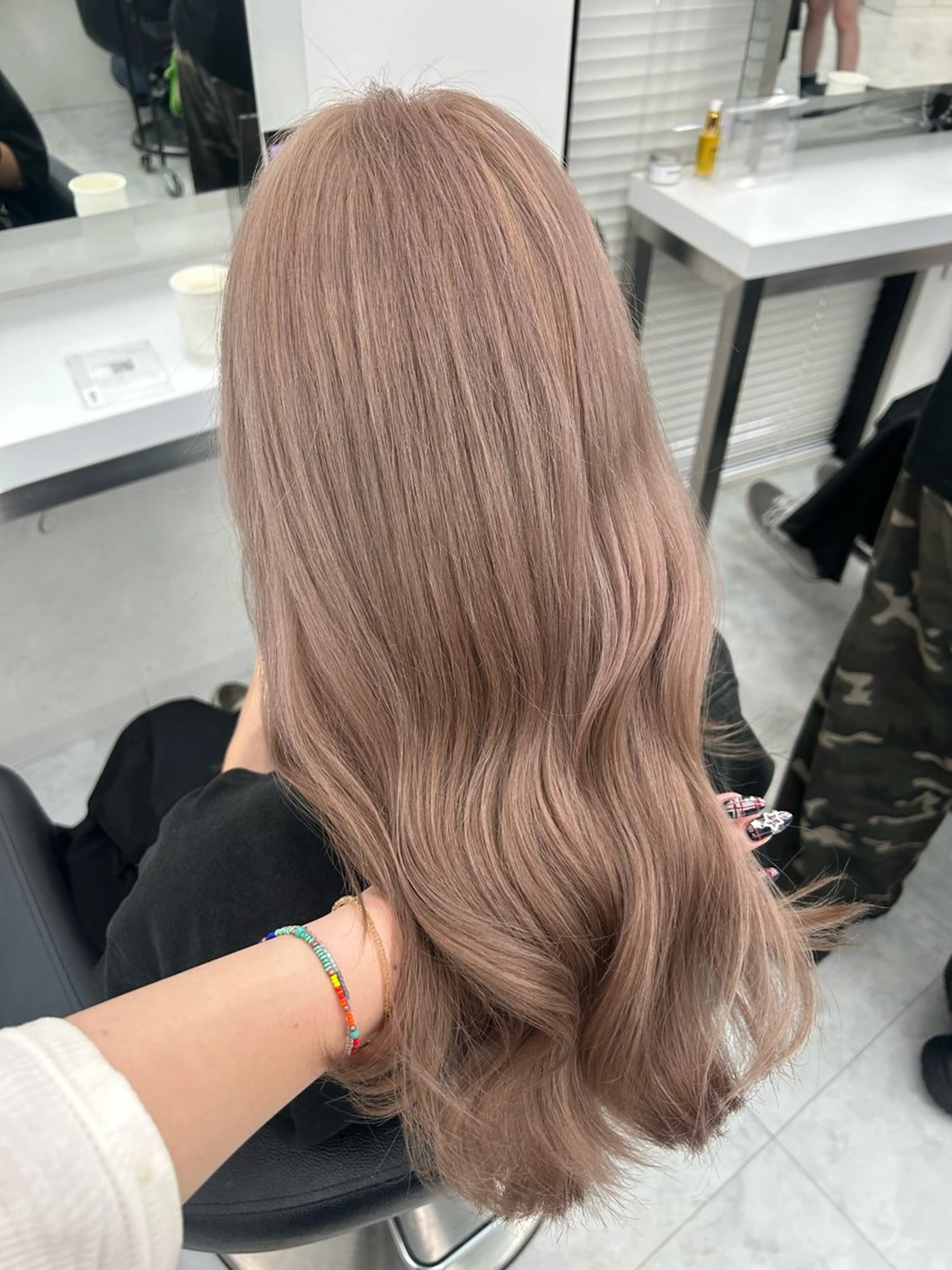 カラー ハイトーンカラー niina🖤 暗髪×レイヤーのヘアスタイル
