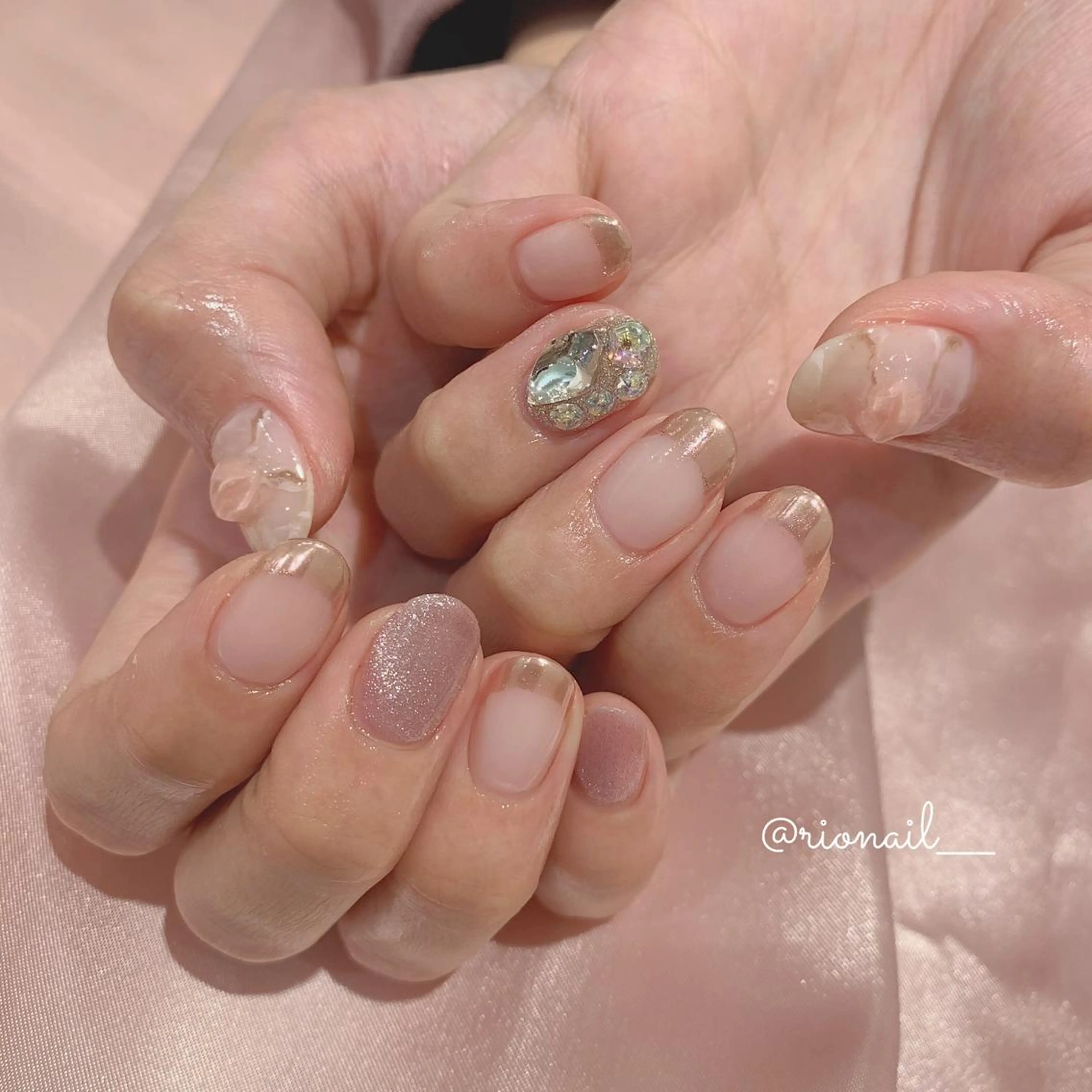 ネイル アートネイル ハンドネイル 𝘙𝘪𝘰𝘯𝘢 ...🕯🤍のネイルデザイン