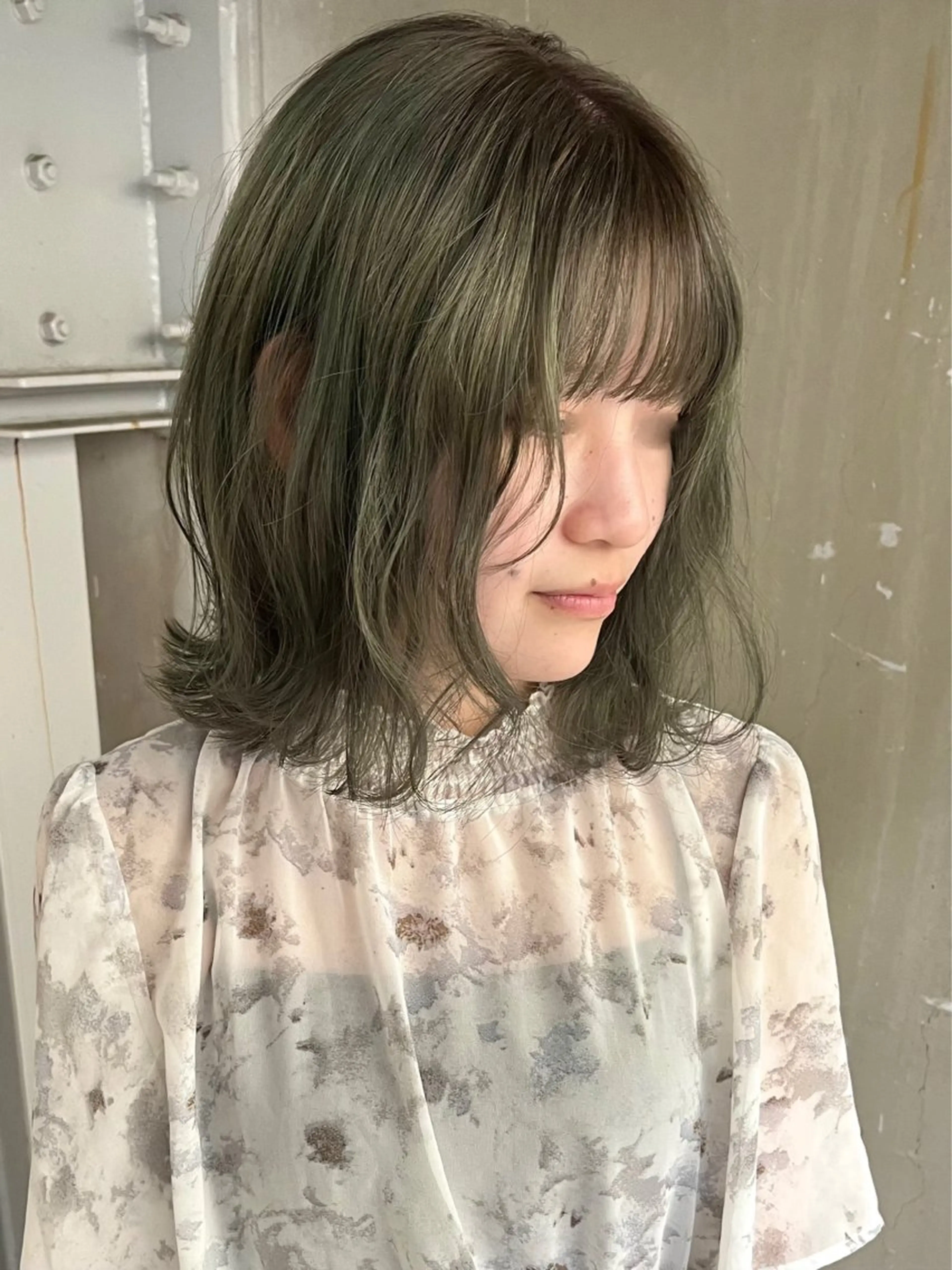 ミディアム カラー ブリーチ オリーブカラー カット ヘアカラー 🫧瑠青/ダメージレ スイルミナカラー🫧のヘアスタイル