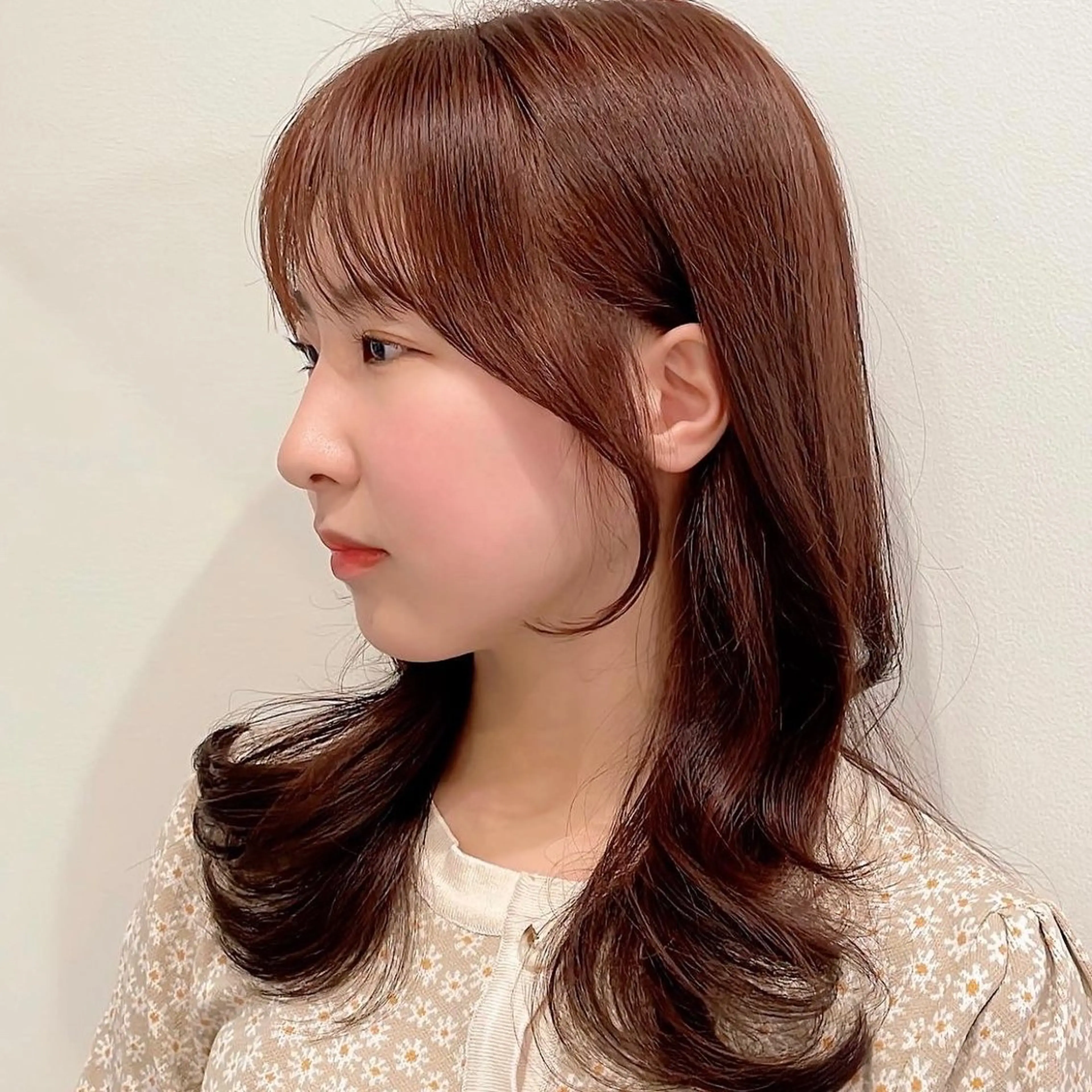 ミディアム カット ヘアカラー トリートメント 🌹ハッシュカット、 レイヤー韓国ヘア🌹のヘアスタイル