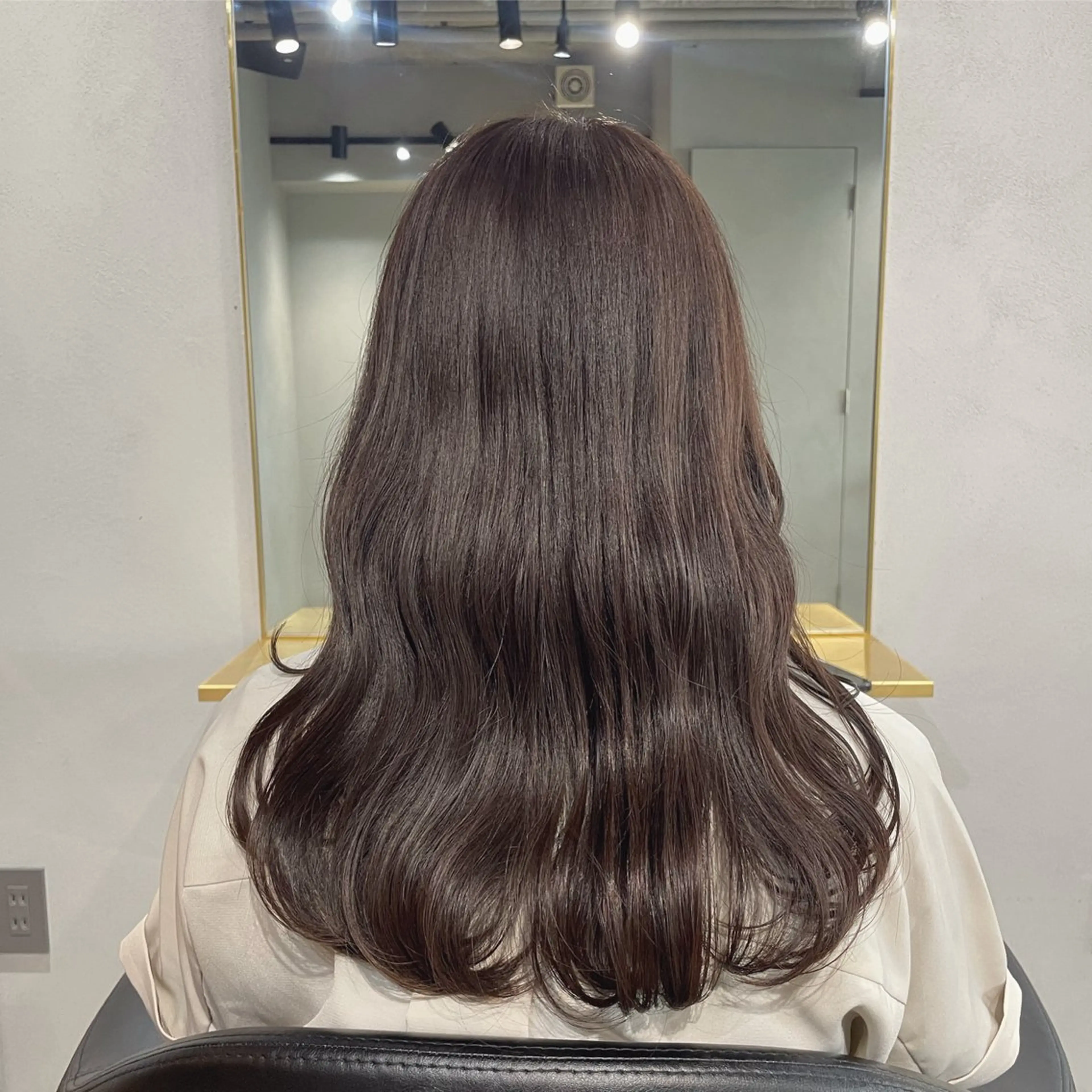 セミロング カラー ブラウンカラー チョコレートブラウン カット ヘアカラー トリートメント 【arc】Ruri コテ巻き風パーマのヘアスタイル