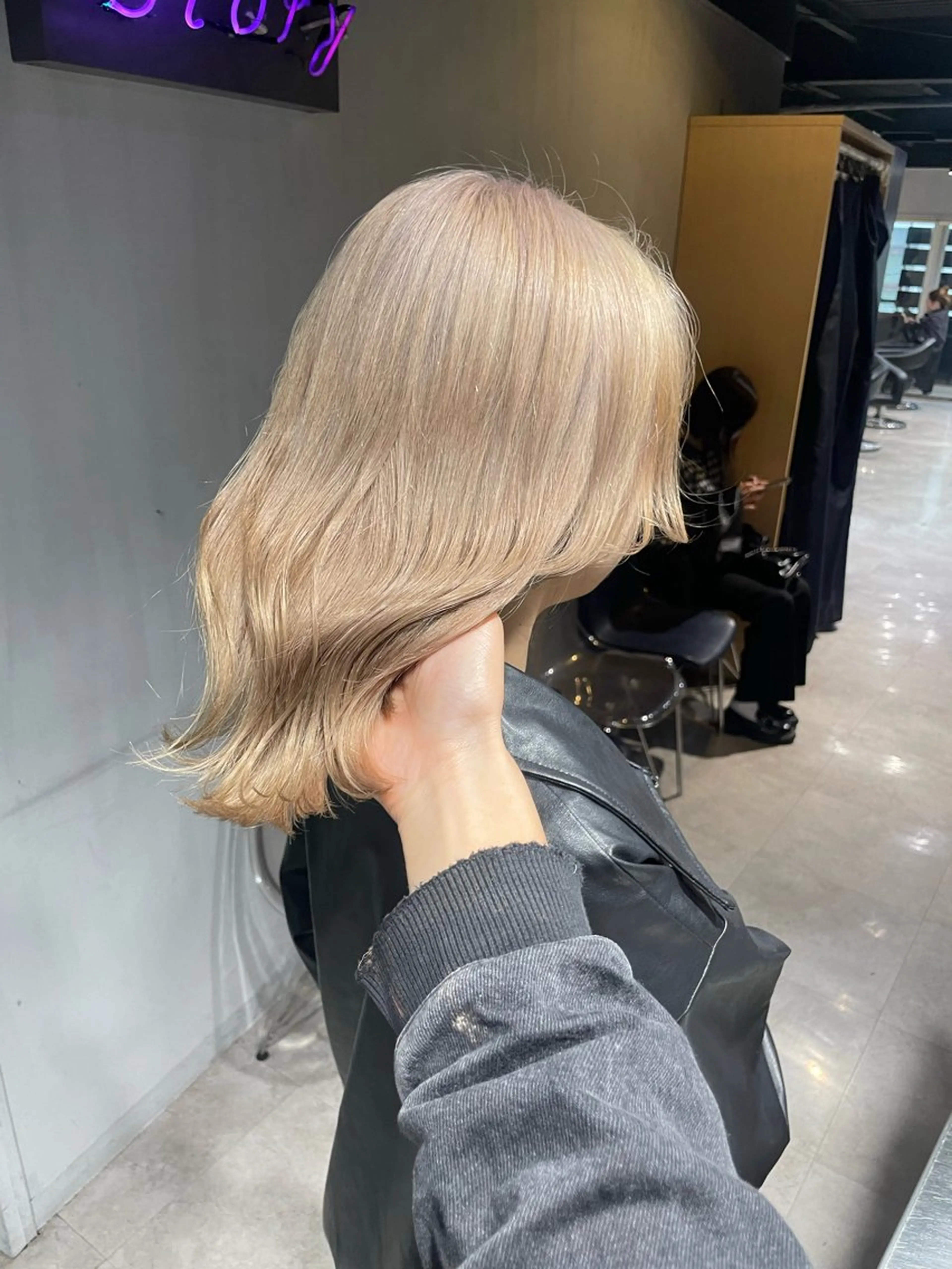 ミディアム カラー カット ヘアカラー トリートメント ヘッドスパ ヘアセット 🦋ハイトーンボブ ショート🦋トシキのヘアスタイル