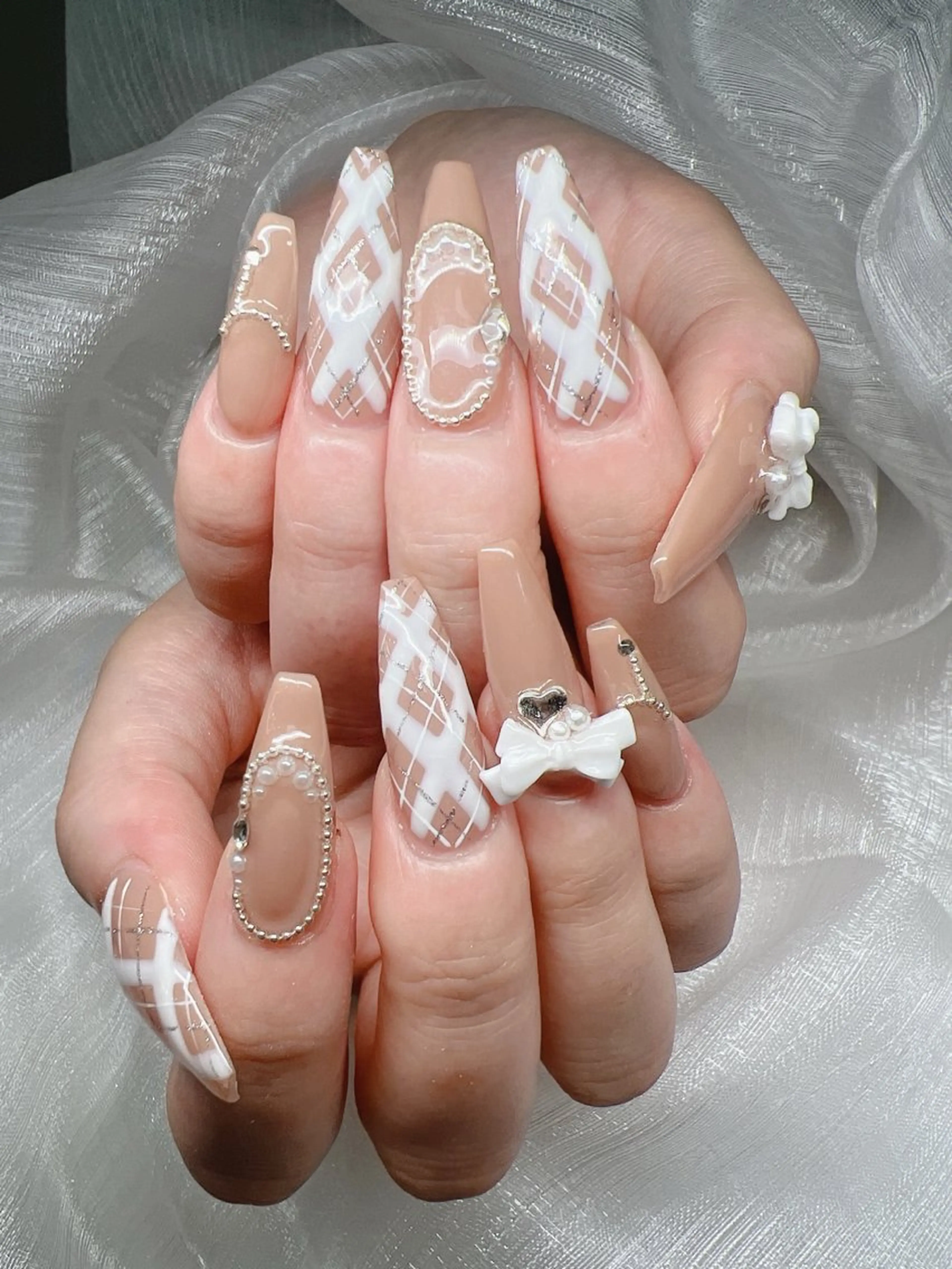 ネイル 長さ出し グラデーション キラキラネイル マグネットネイル ニュアンスネイル ハンドネイル Lee Nails チップ長さだし専門店のネイルデザイン