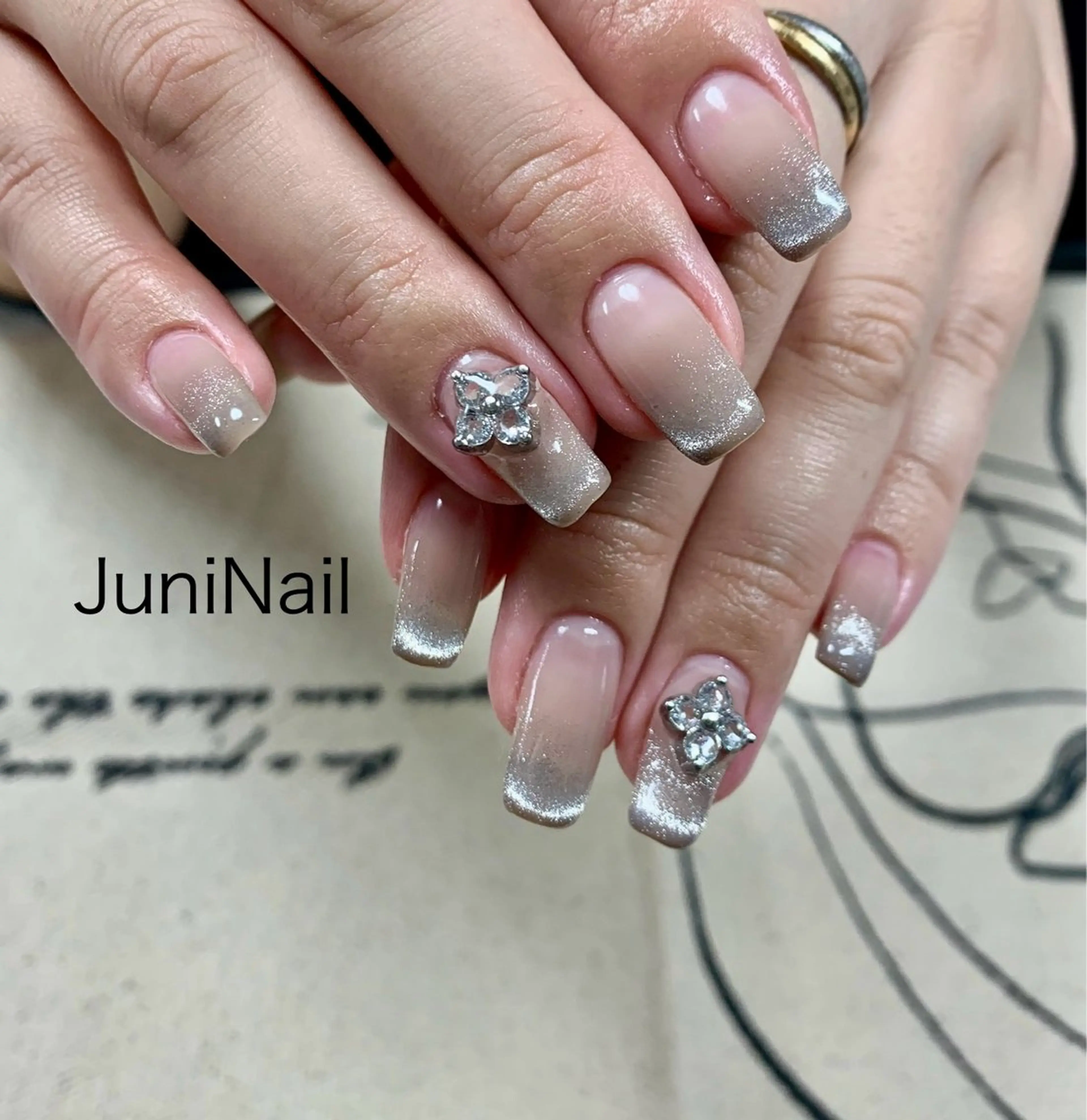 ネイル オーロラネイル フラッシュネイル 氷ネイル・うるうるネイル キラキラネイル 韓国ネイル ハンドネイル JuniNail 주니네일🇰🇷suのネイルデザイン