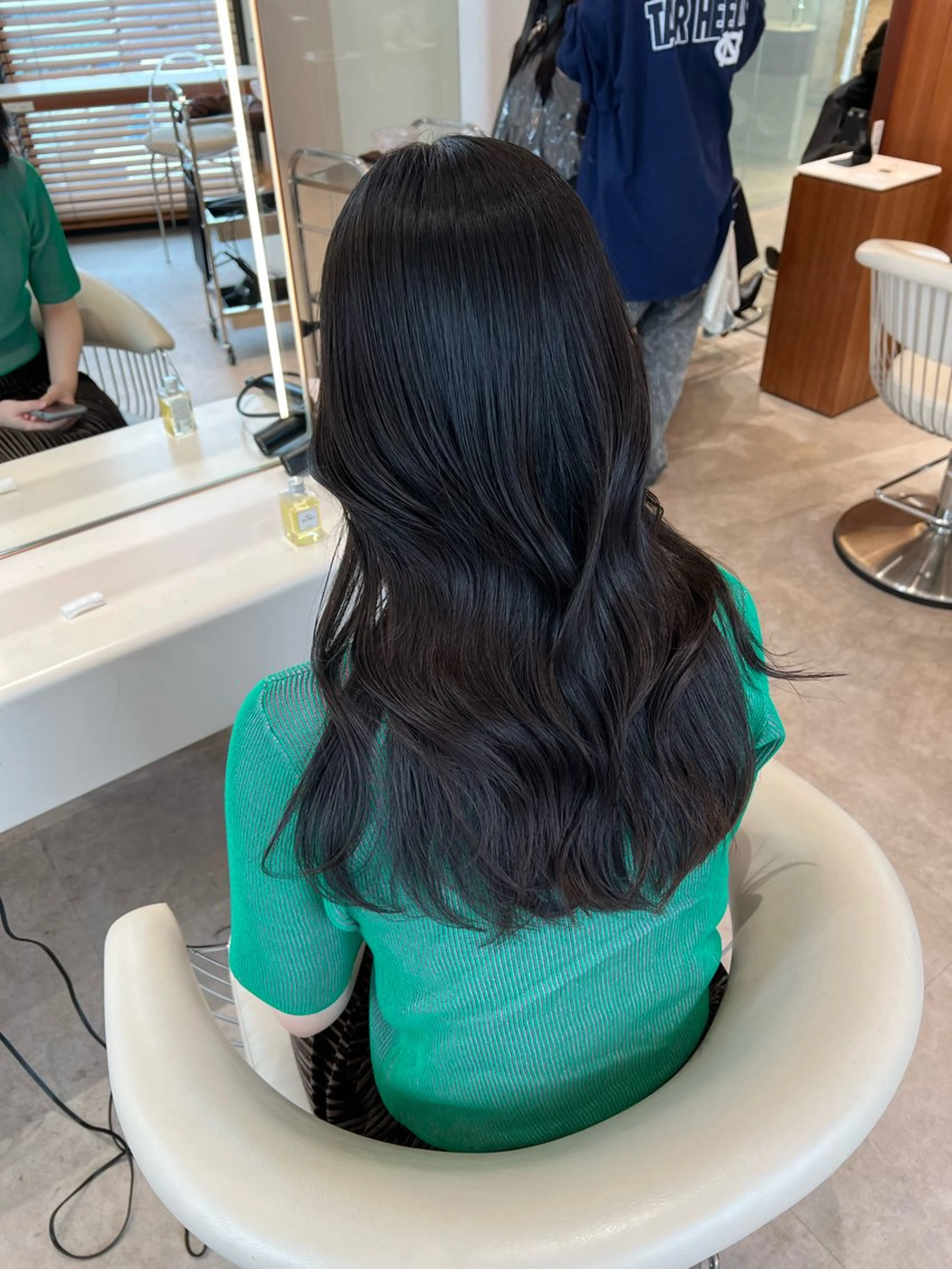 ロング カラー 黒髪 ブルーカラー ブルーブラック 髪質改善 韓国風ヘア カット ヘアカラー トリートメント ヘアセット 韓国レイヤー🇰🇷 韓国研修◎渋谷カイトのヘアスタイル