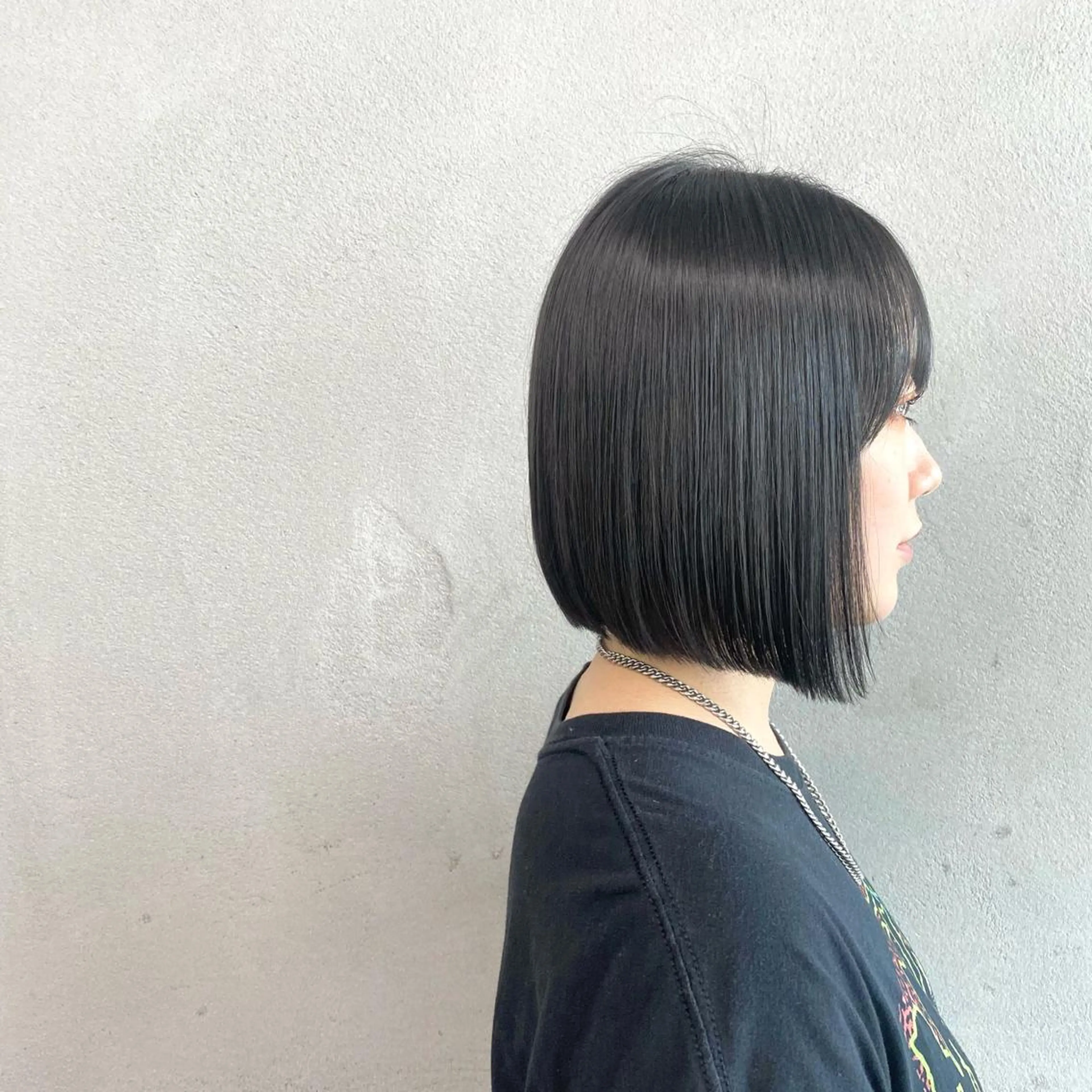 ショート カラー ヘアアレンジ 前下がりボブ 黒髪 ブルーカラー ブルーブラック ボブ カット ヘアカラー トリートメント #tag 佐藤璃美のヘアスタイル