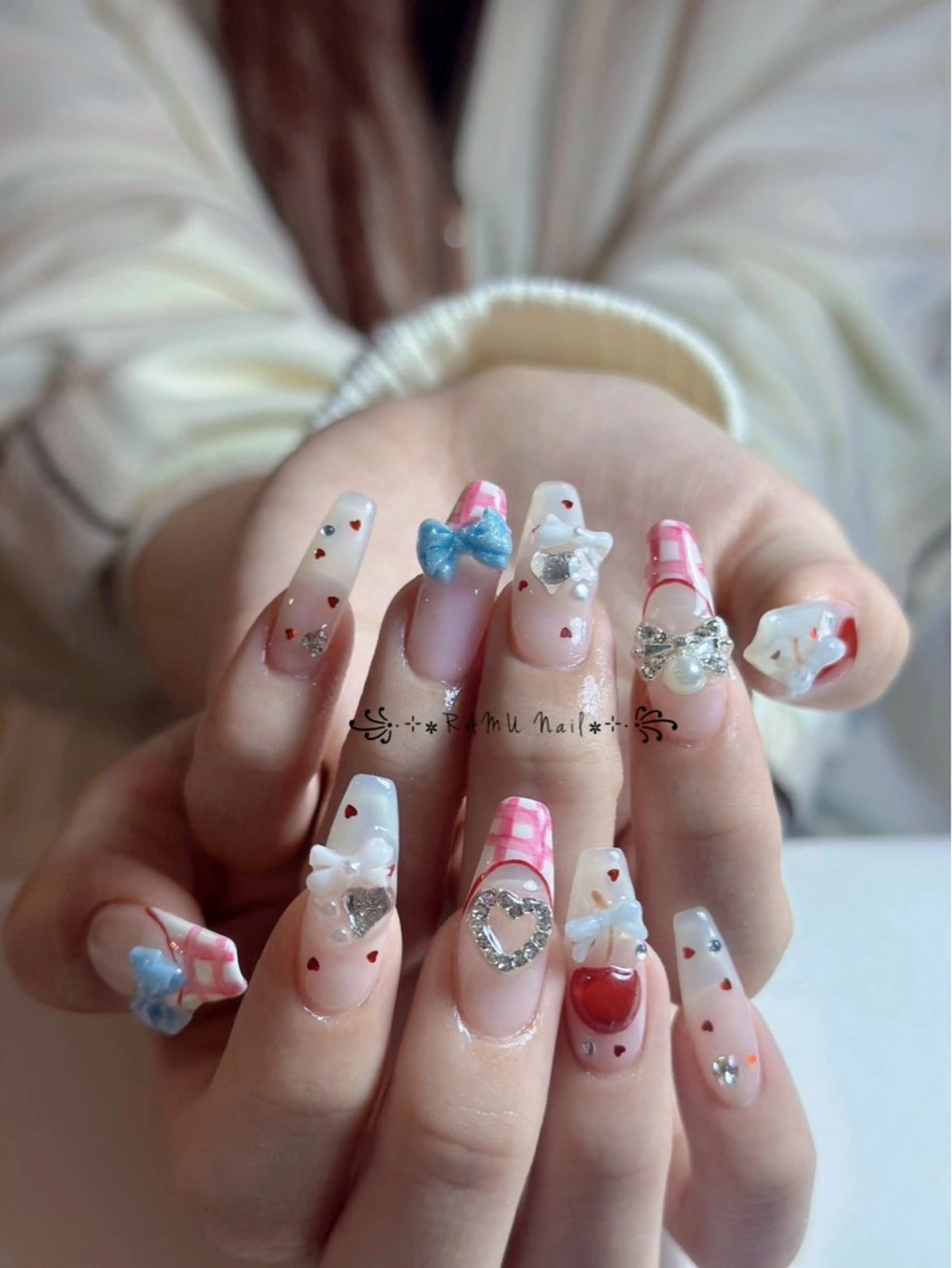 ネイル チークネイル フレンチネイル グラデーション キラキラネイル 韓国ネイル ハンドネイル RAMU_Nail 池袋店のネイルデザイン