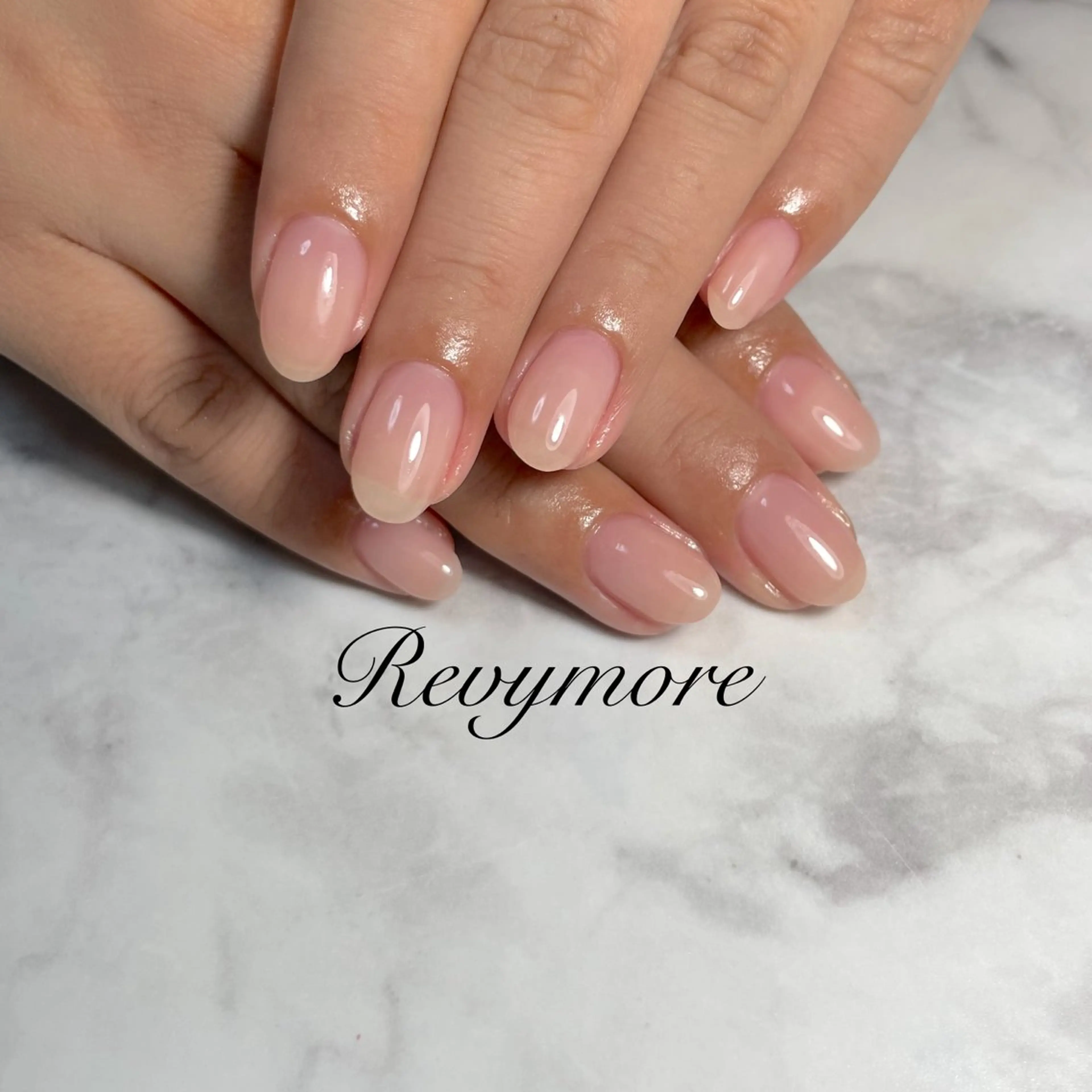 ネイル ジェルネイル ニュアンスネイル オフィスネイル シンプルネイル nail salon Revymore所属・nail salon Revymoreのネイルデザイン