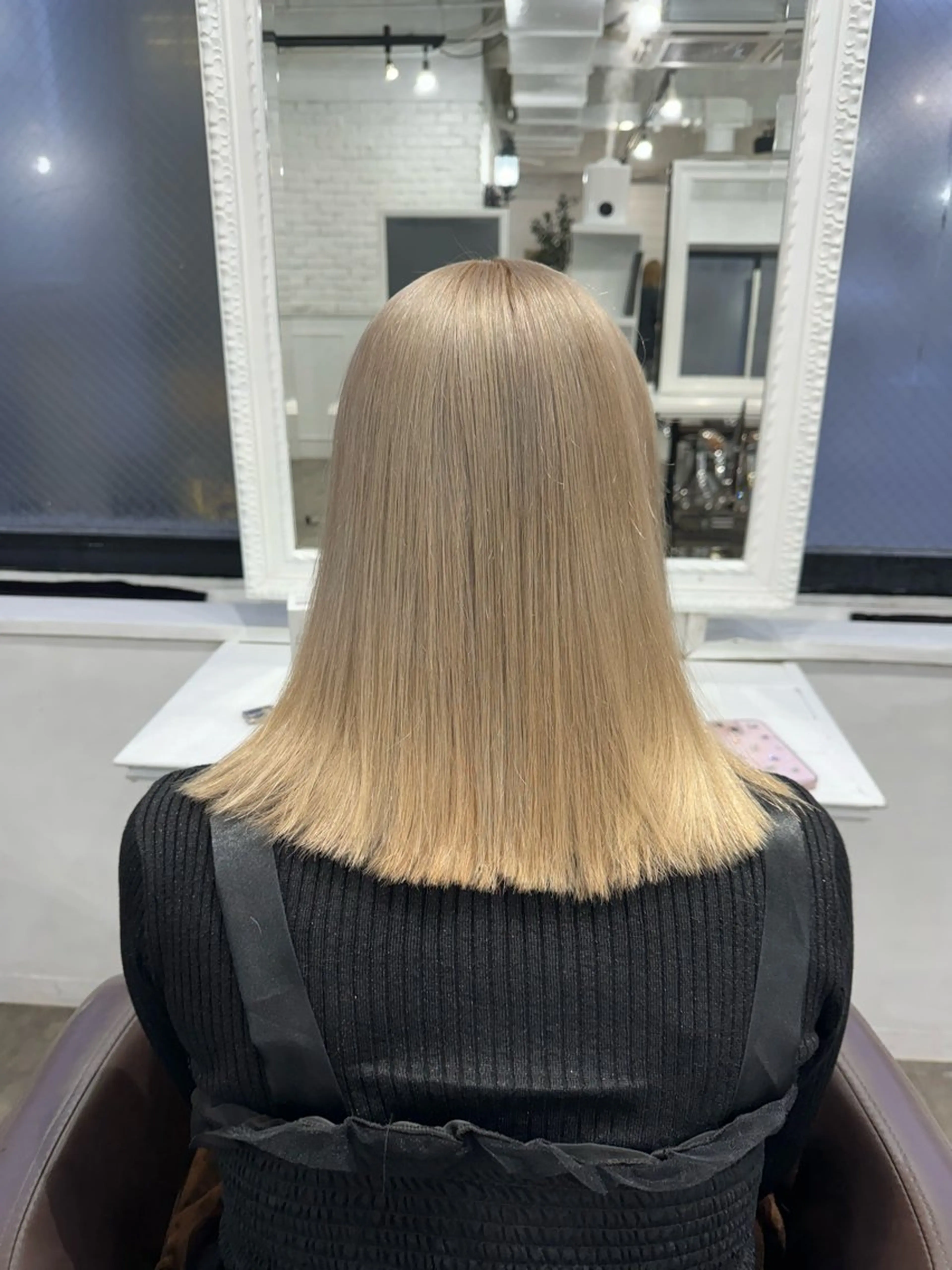 セミロング カラー バレイヤージュ ミストバング ベージュカラー ブリーチ 抜きっぱなしブロンド ヘアカラー トリートメント SALOWIN札幌大通り所属・札幌ハイトーン/ ブリーチカラー/ドイのヘアスタイル
