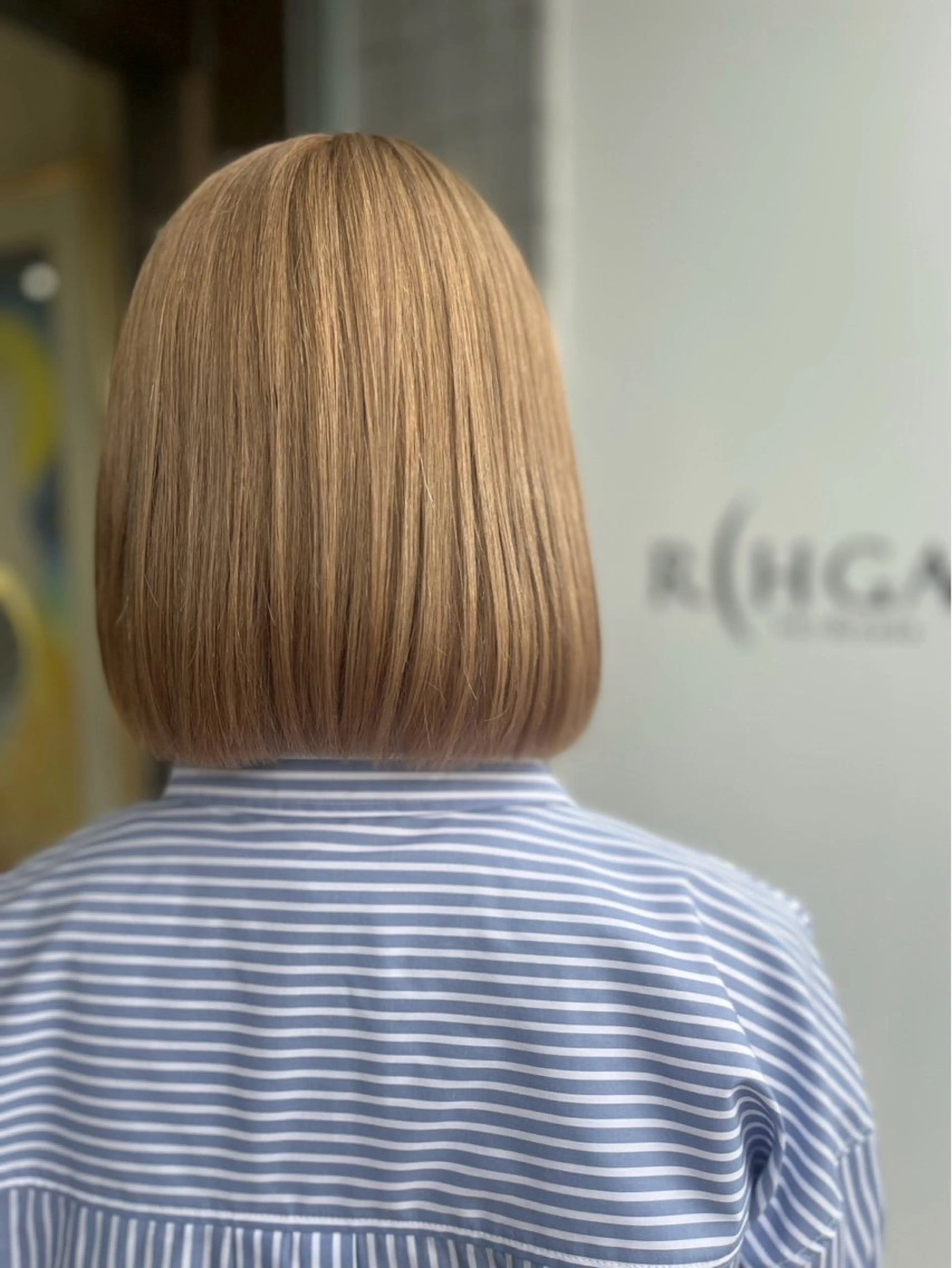 ショート カラー ベージュカラー ヘアカラー 鈴木希優 /ハイトーンカラーのヘアスタイル