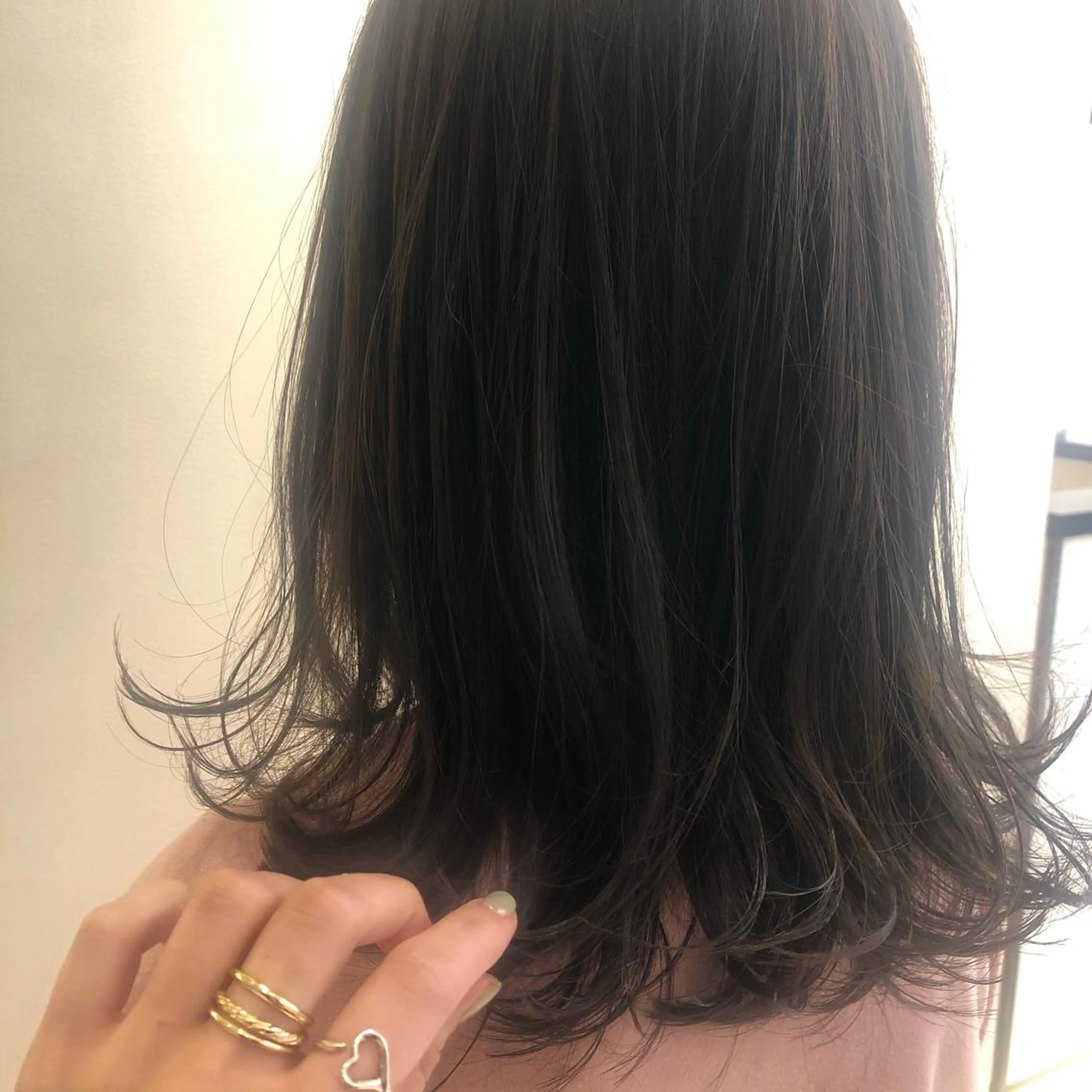 ミディアム カラー パーマ ヘアアレンジ グレージュ apish aoyama所属・武 愛子の眉毛・アイブロウイメージ