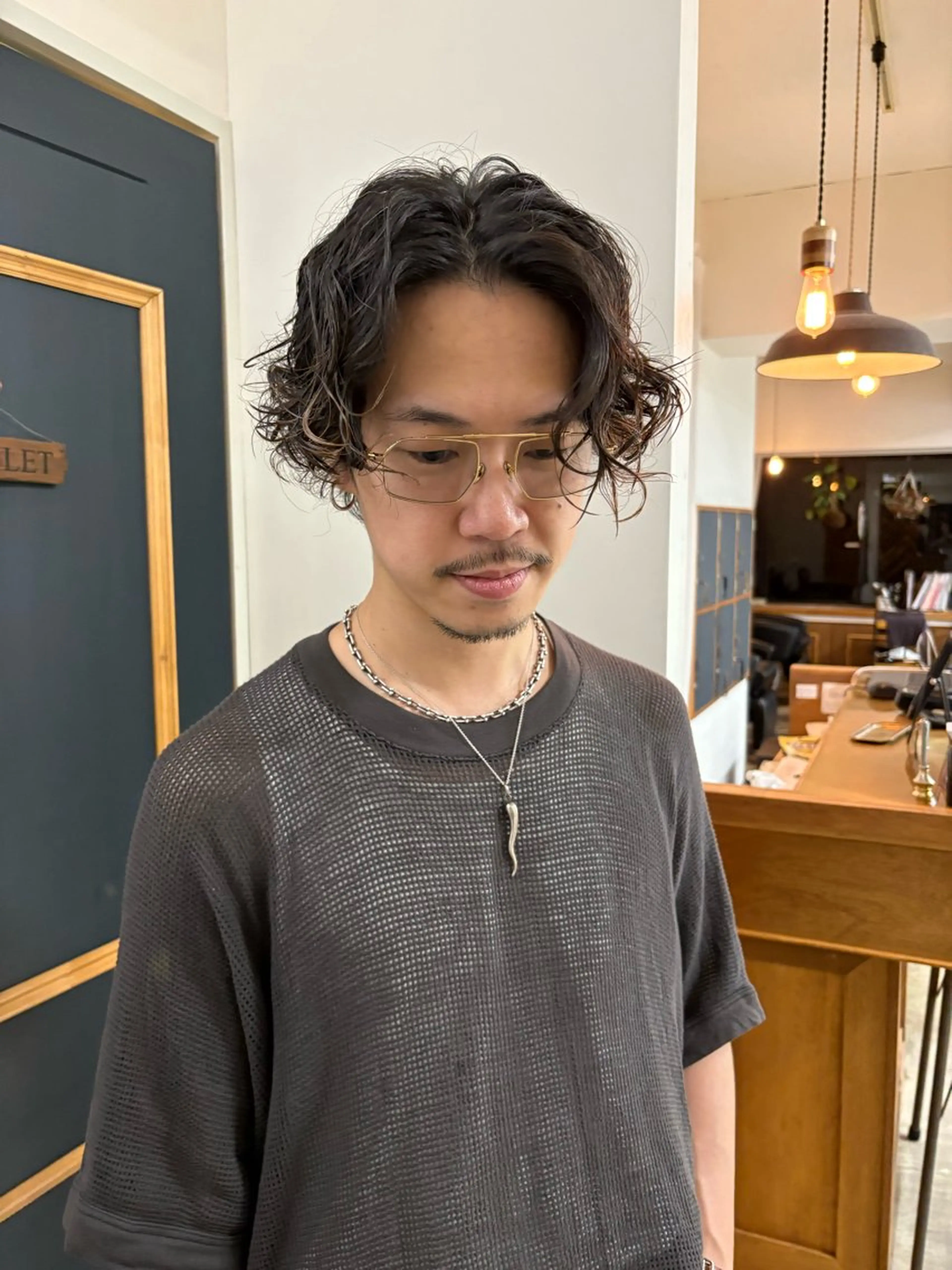 ショート メンズ センターパート メンズパーマ カット ヘアカラー トリートメント takada kohのヘアスタイル