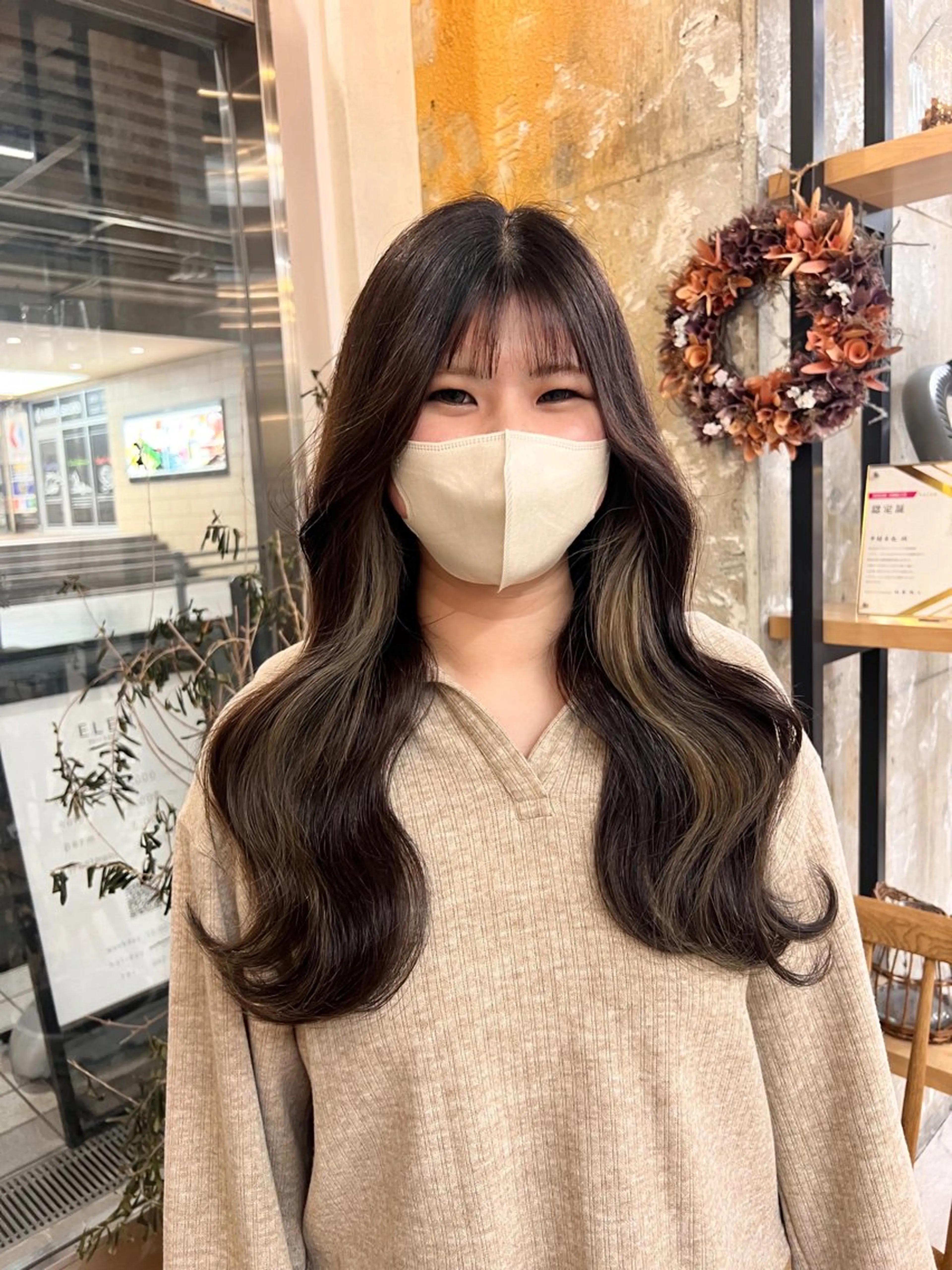 ロング ヘアカラー トリートメント ブリーチカラー 〻髪質改善〻アレンジのヘアスタイル