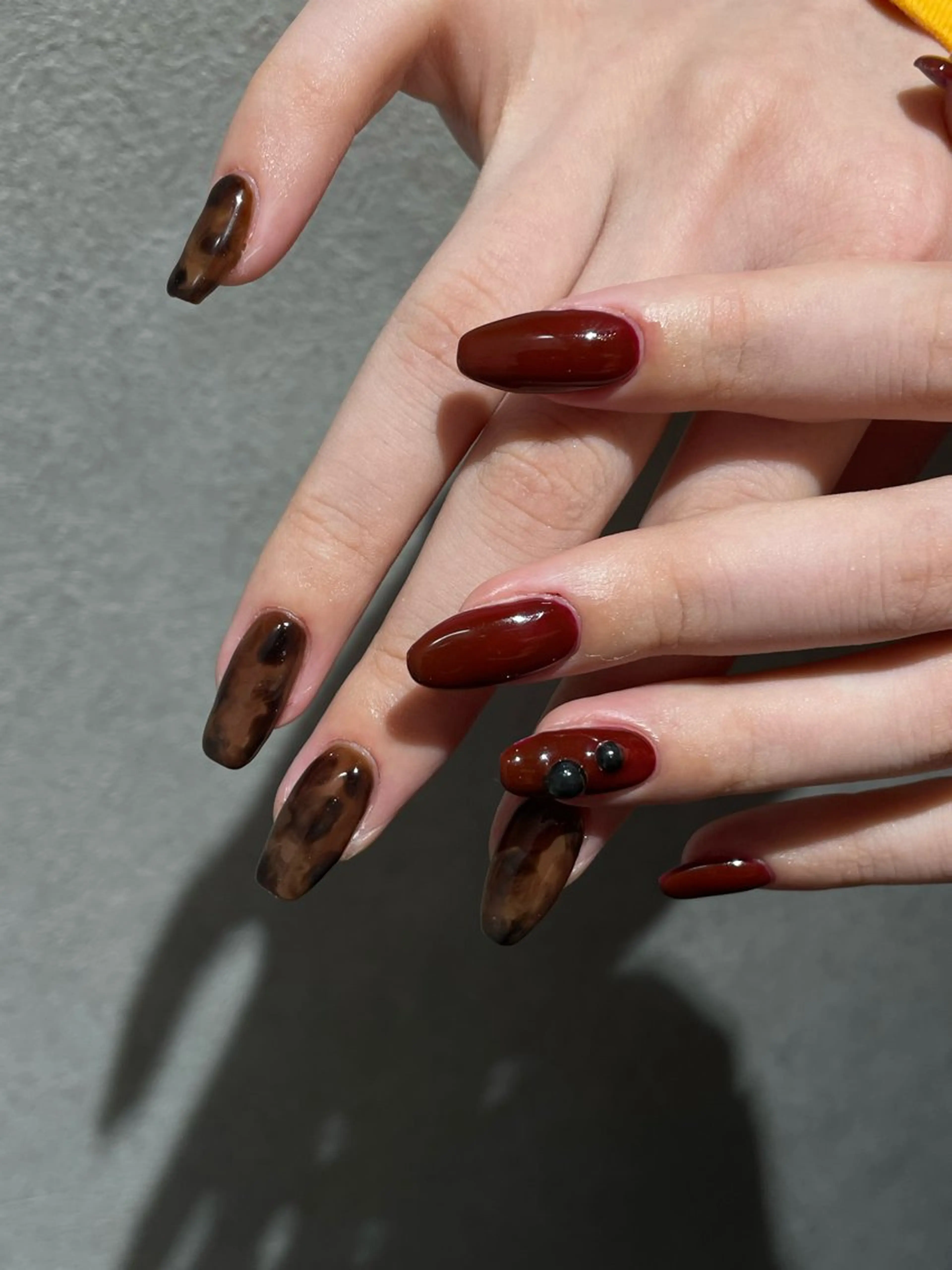 ネイル ボルドー ブラウン ハンドネイル ナチュラル透明感🌱 小山美樹子のヘアスタイル