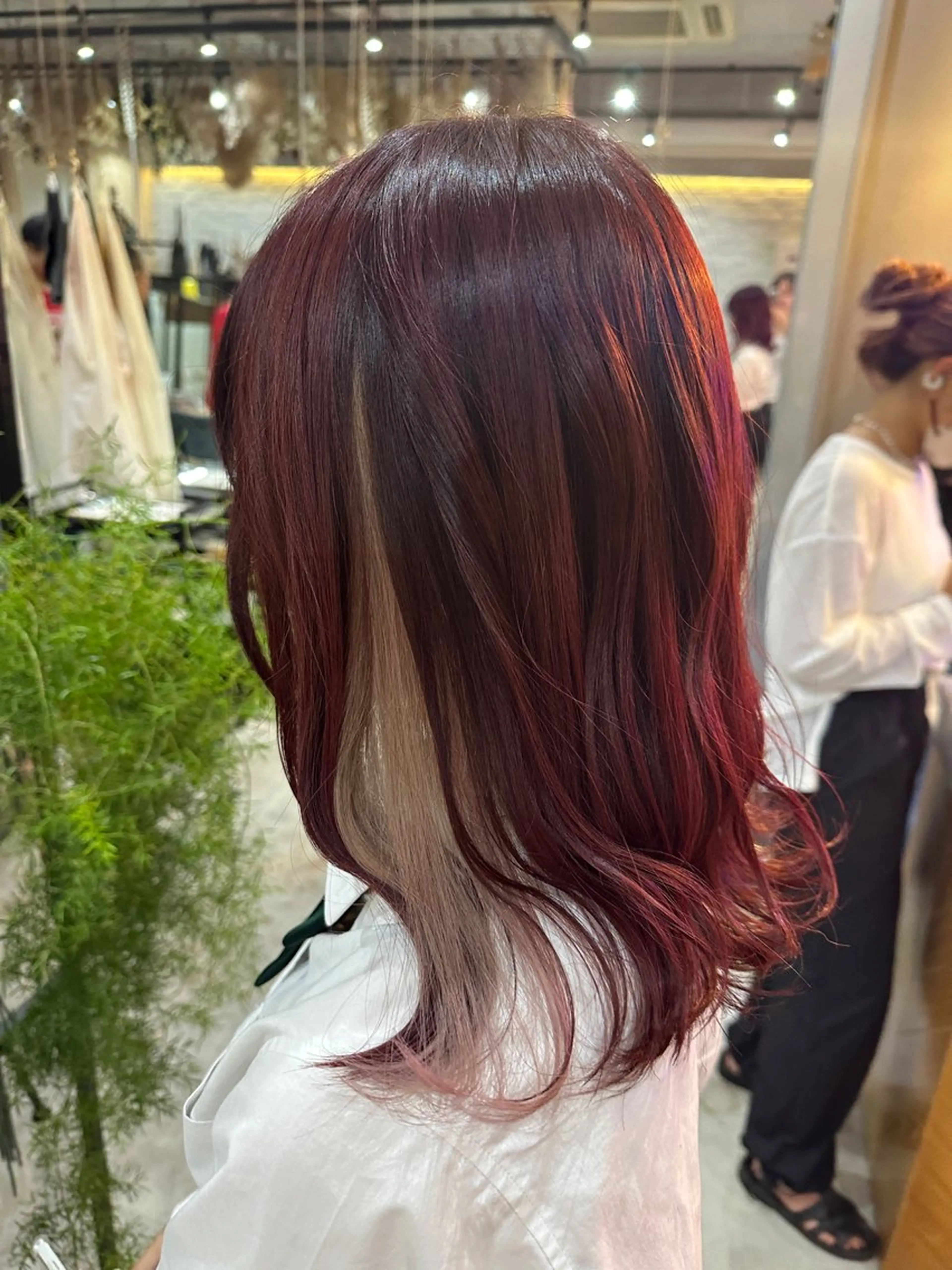 カラー インナーカラー 十倉 朱莉のヘアスタイル