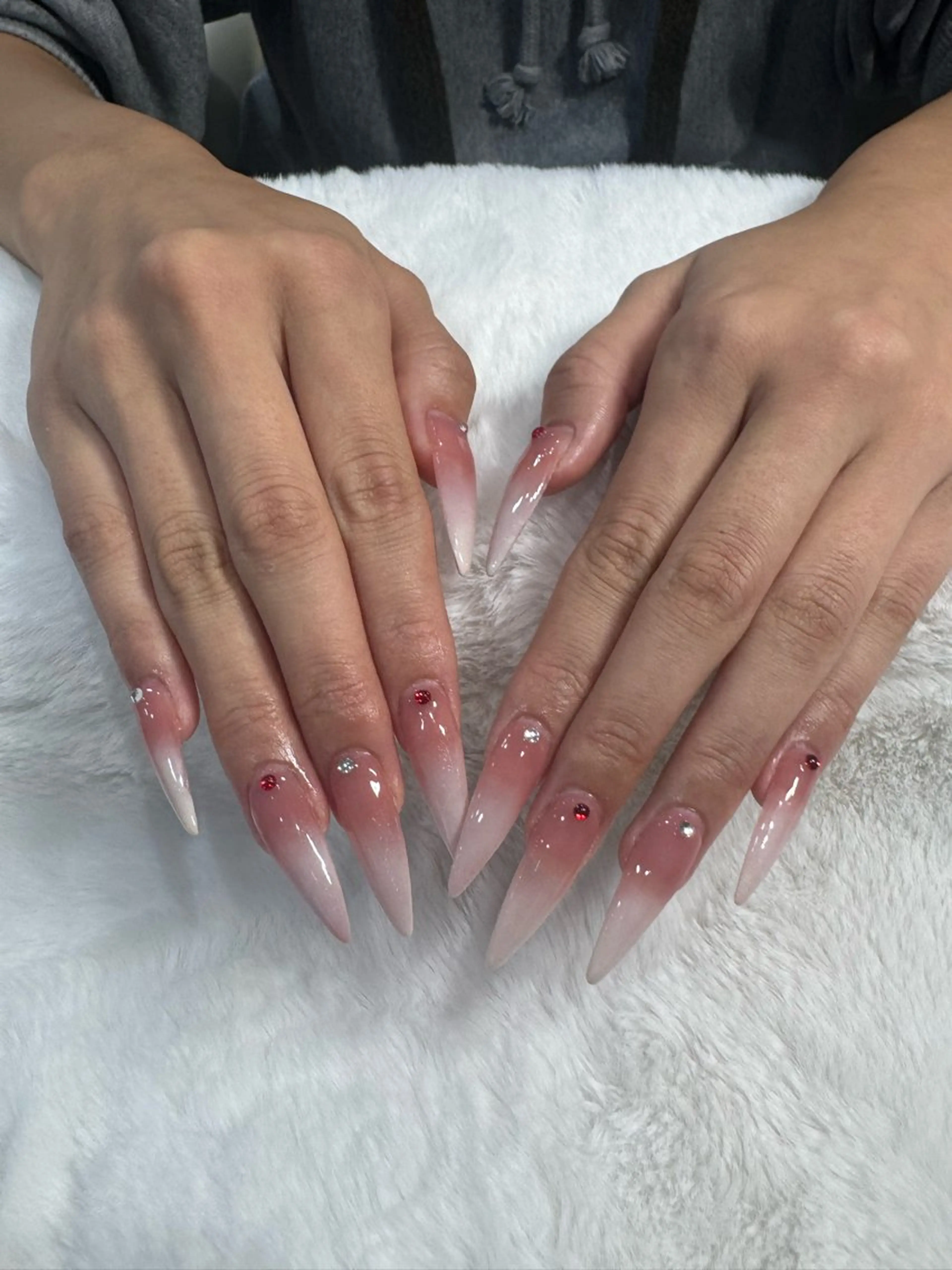 ロング ハンドネイル MARuCHU Hakuのネイルデザイン