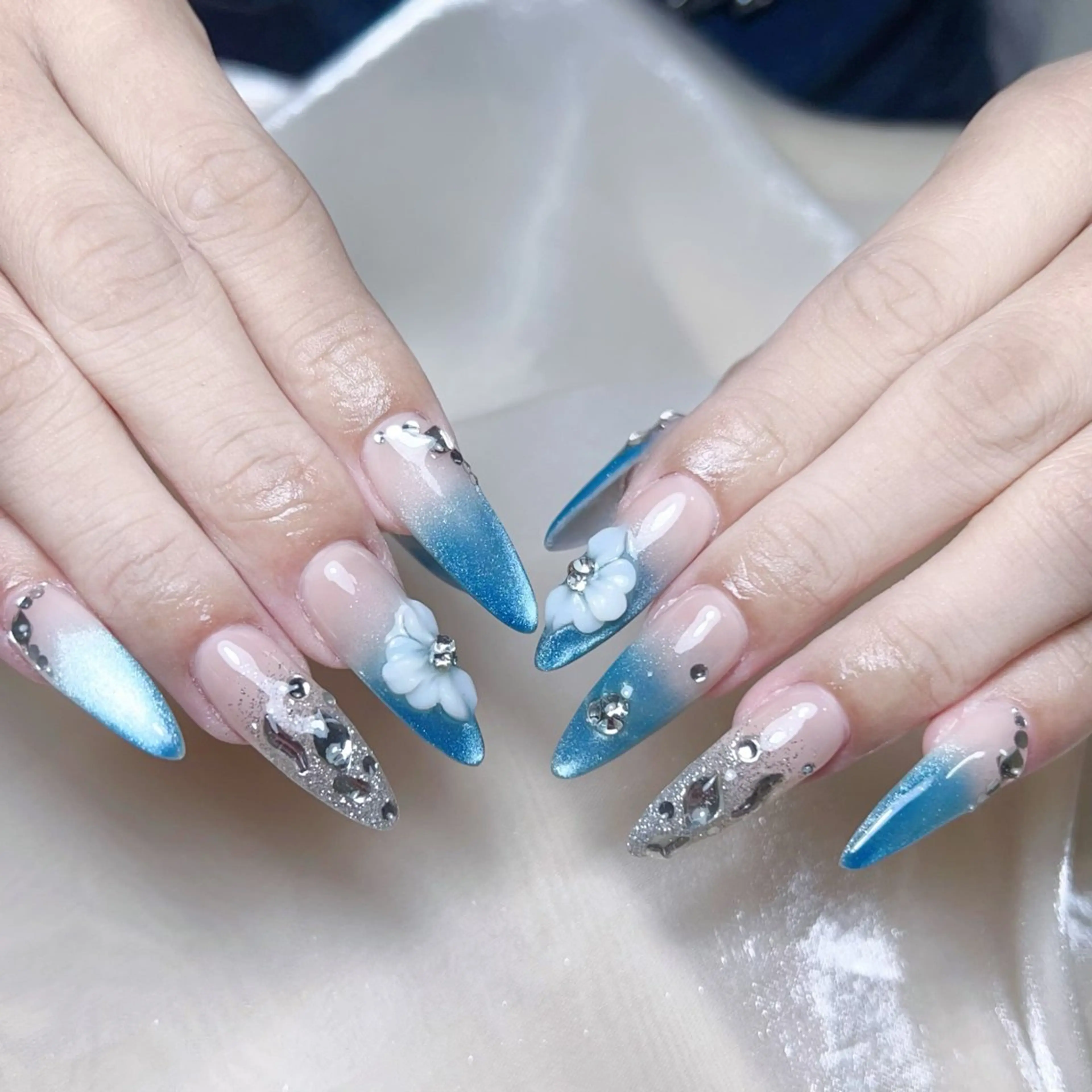 メンズ ネイル メンズ韓国風 アートネイル オーロラネイル ガーリー キラキラネイル ハンドネイル Nail salon 木にいるのネイルデザイン