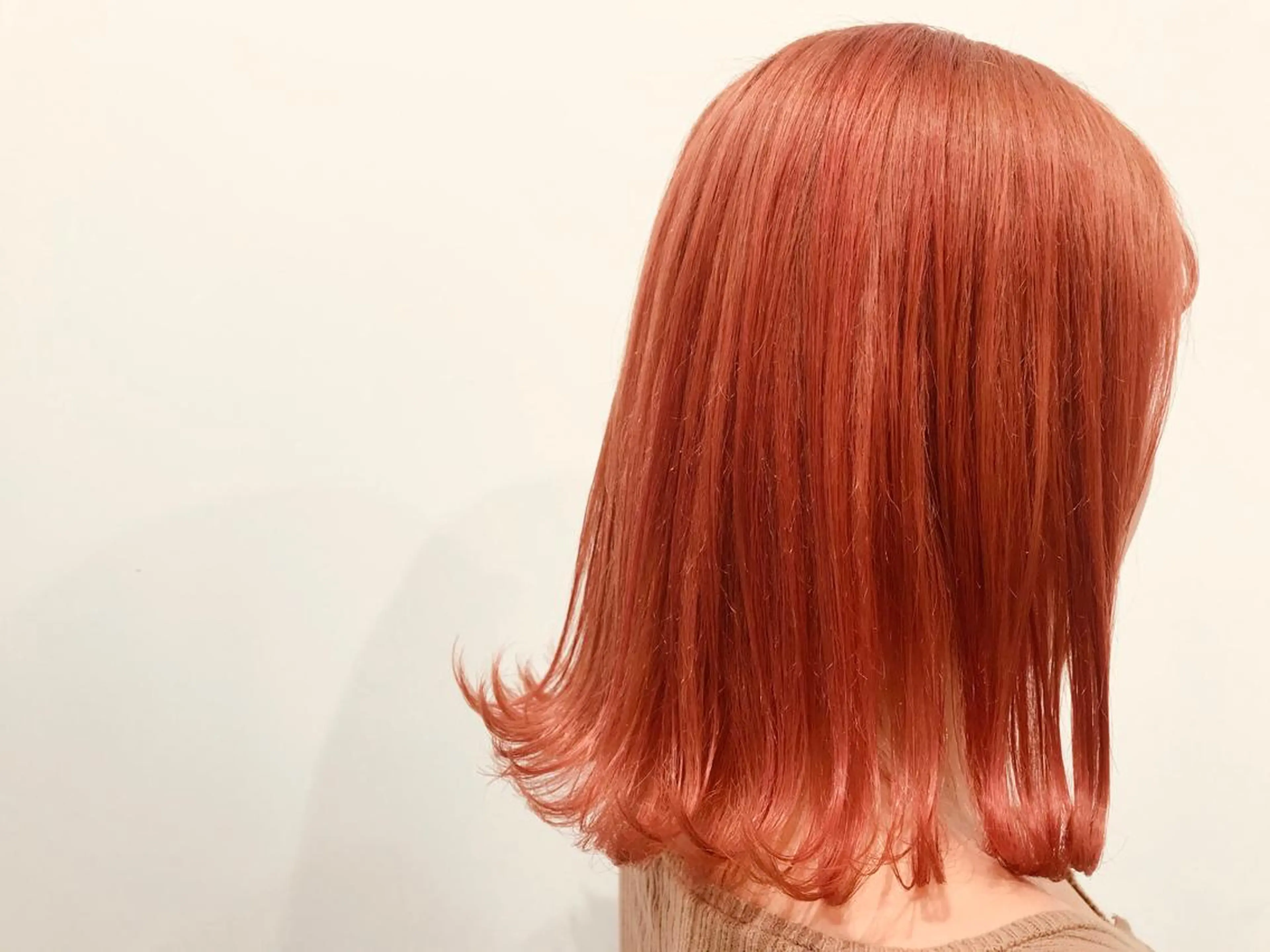 ミディアム カラー Kro ハイトーン×デザインのヘアスタイル