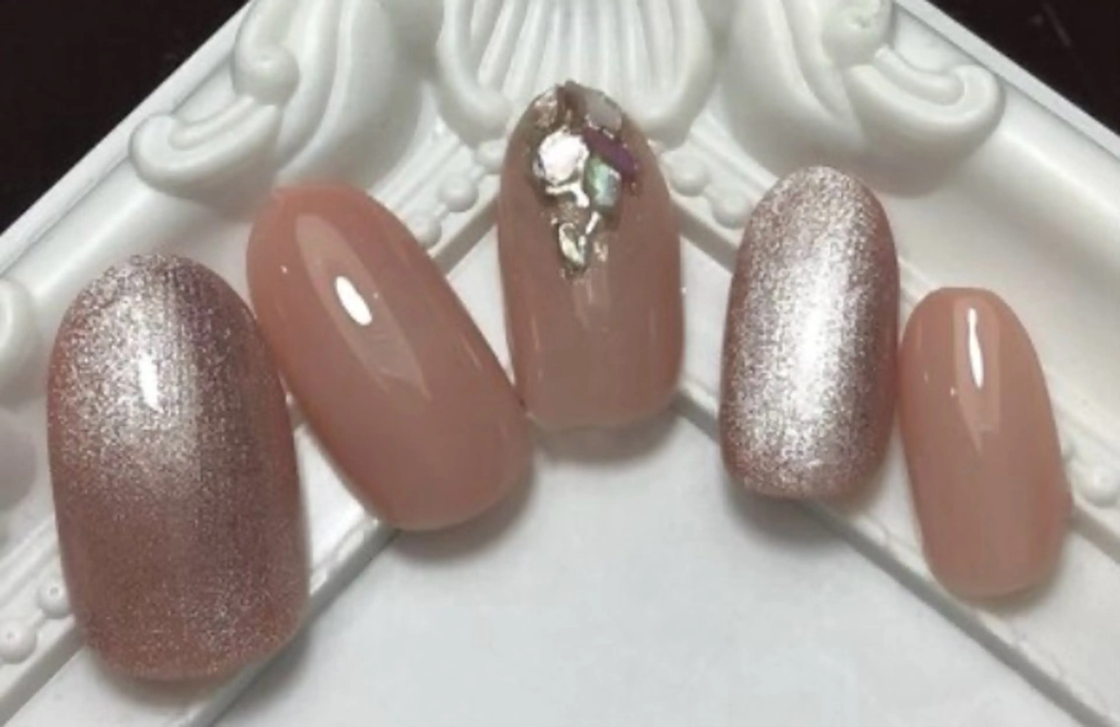 ネイル Nest 岩崎のネイルデザイン