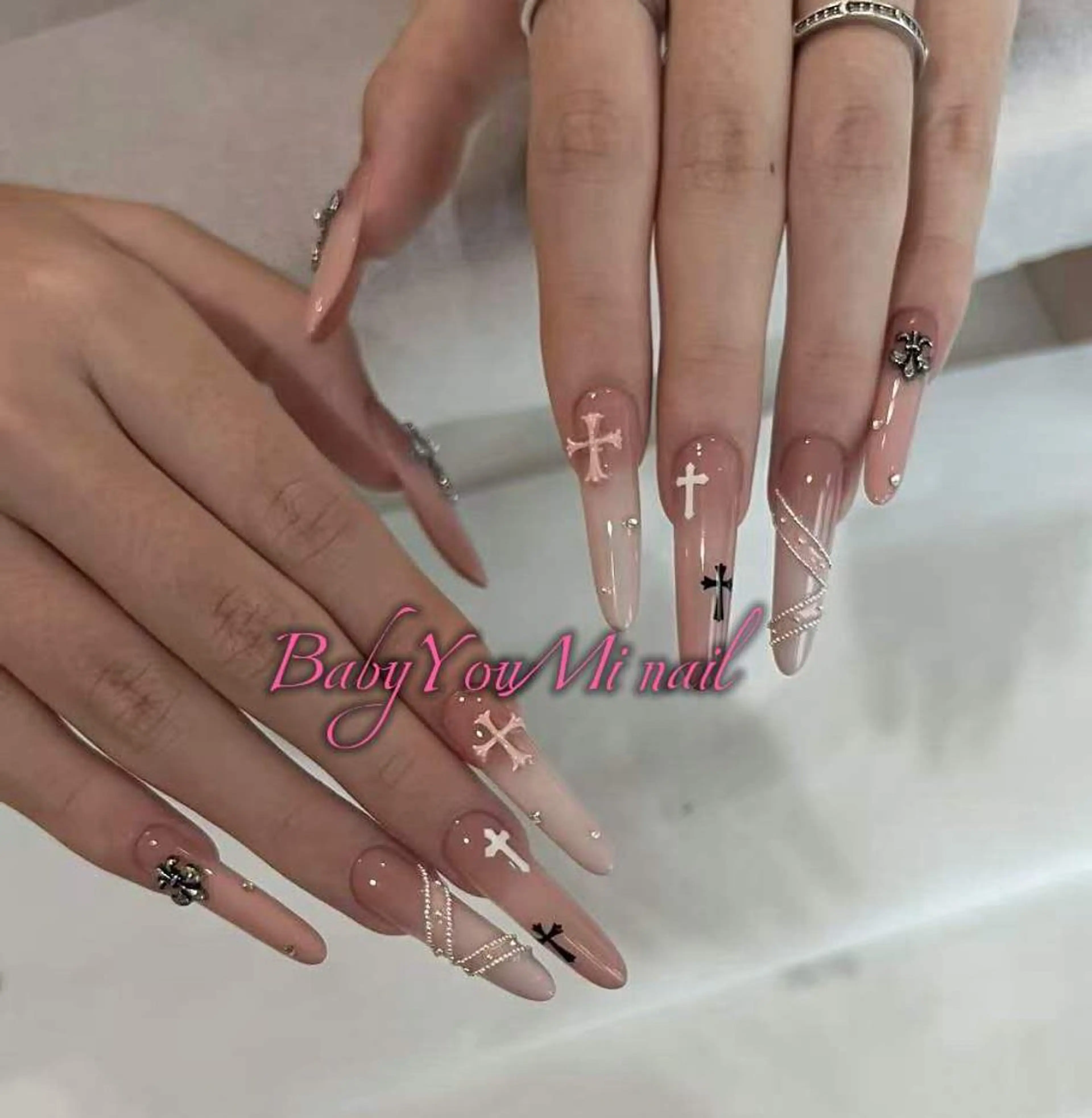 ネイル オーロラネイル フラワーネイル フットネイル フレンチネイル ジェルネイル ハンドネイル BabyYouMi nailのネイルデザイン