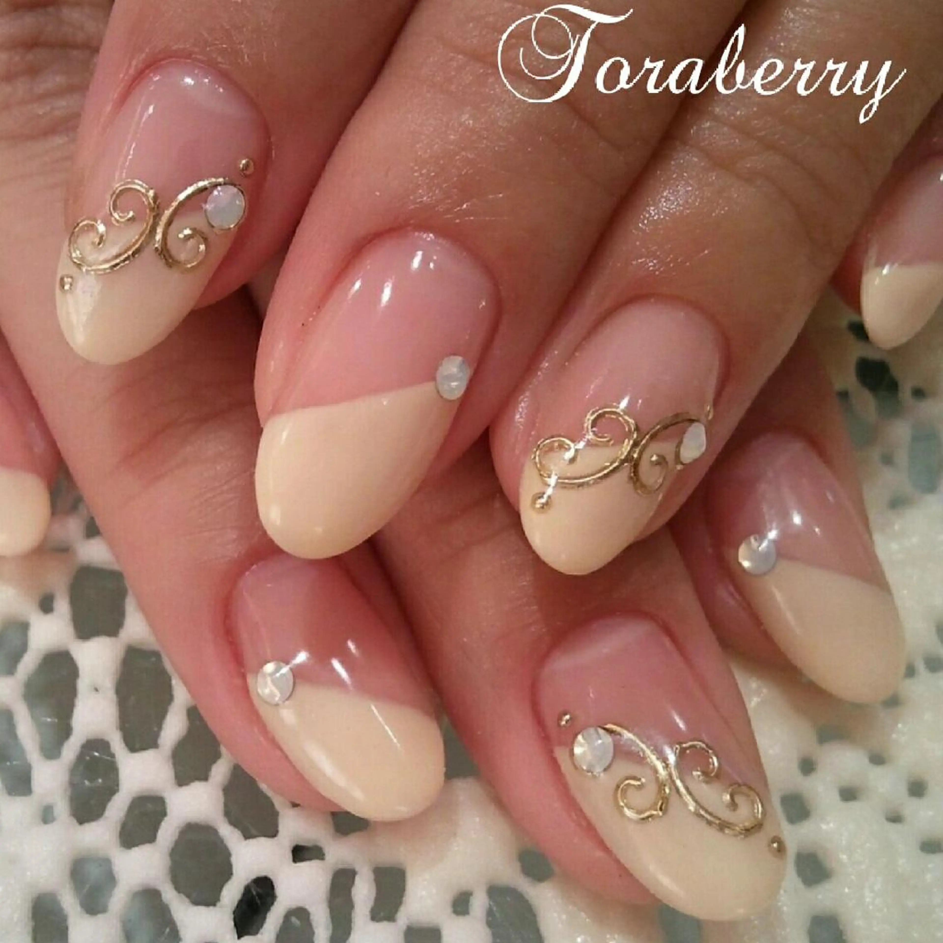 ネイル フレンチネイル 斜めフレンチ ネイリスト なつみのネイルデザイン