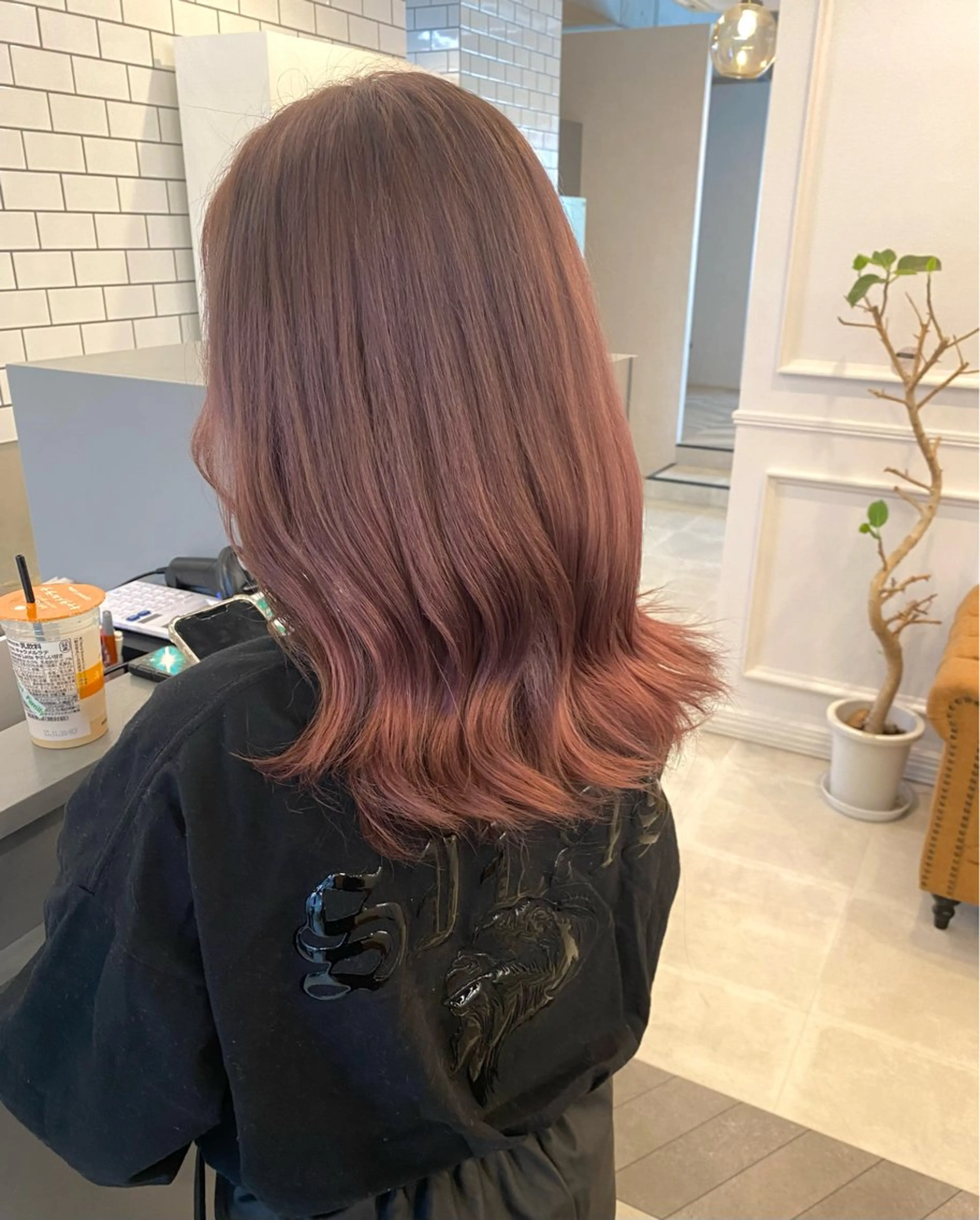 セミロング ヘアカラー HARUKA🐰 tocca天王寺のヘアスタイル
