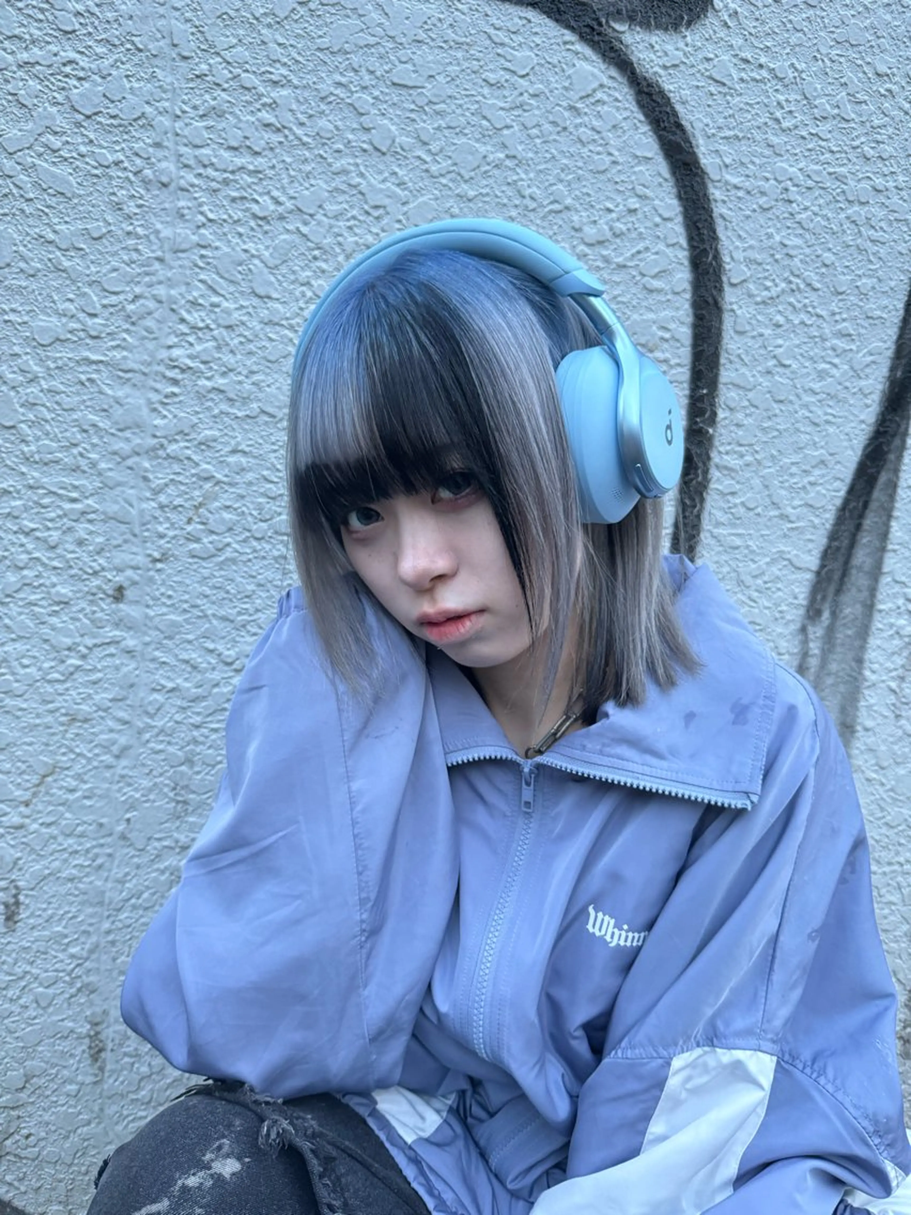 ショート カラー ブルーカラー シルバー こうき/縮毛ブリーチ デザイン/レイヤーのヘアスタイル
