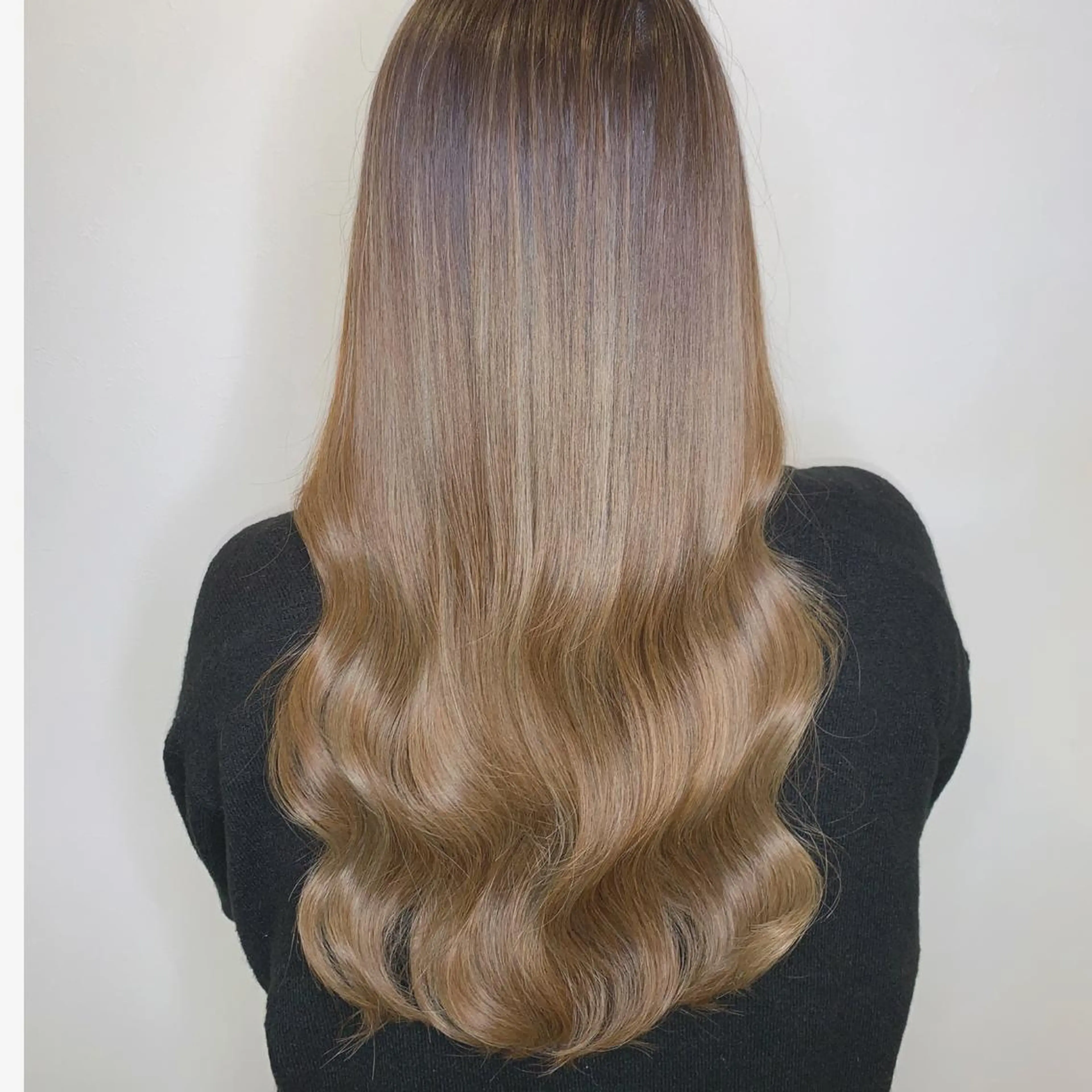 セミロング カラー セミロングパーマ アディクシーカラー バレイヤージュ ベージュカラー ブリーチ KAGAMI HIROSHIのヘアスタイル