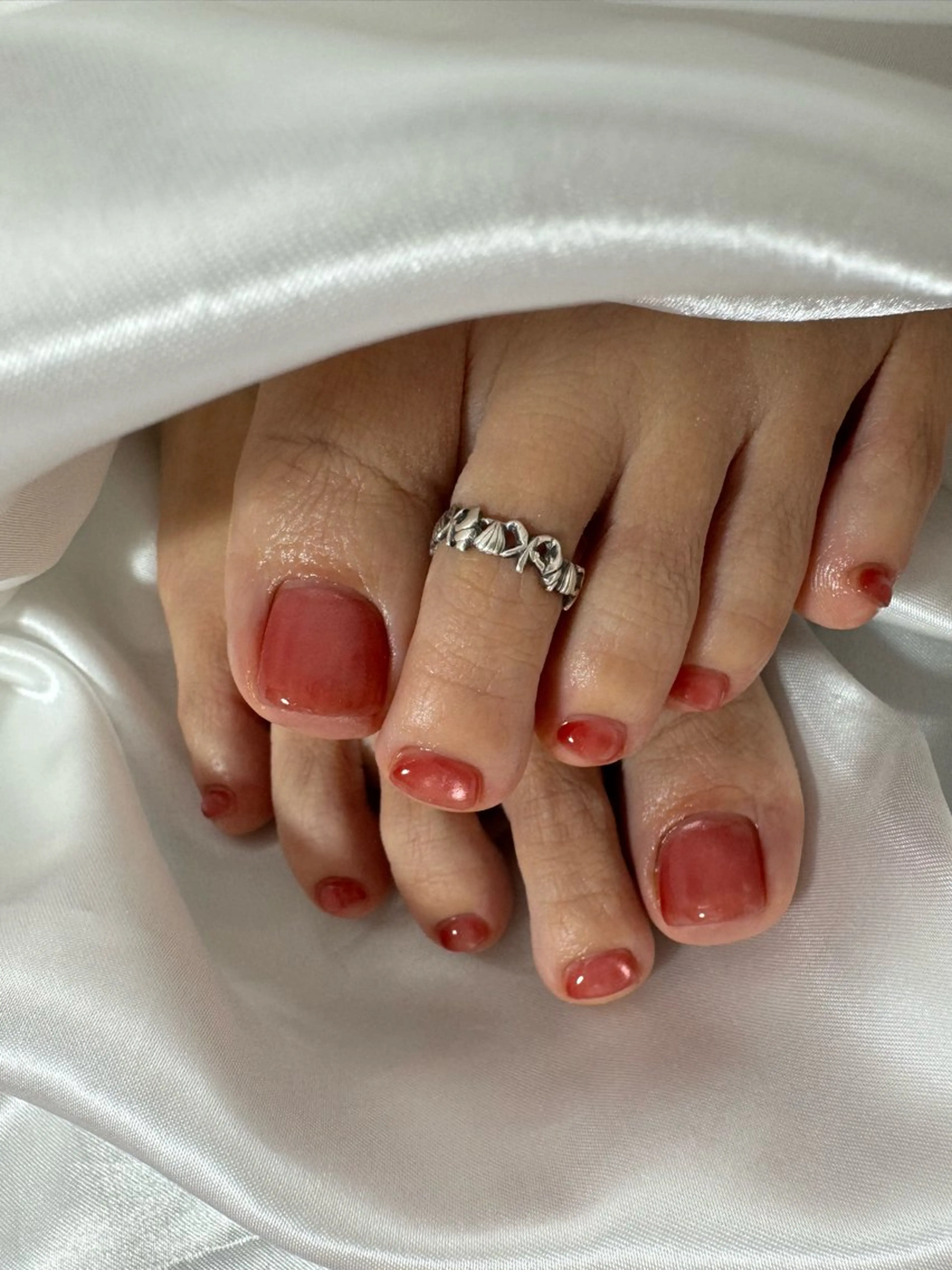 ネイル フットネイル ジェルネイル 氷ネイル・うるうるネイル マグネットネイル 持ち込み フットネイル flowers nailのネイルデザイン