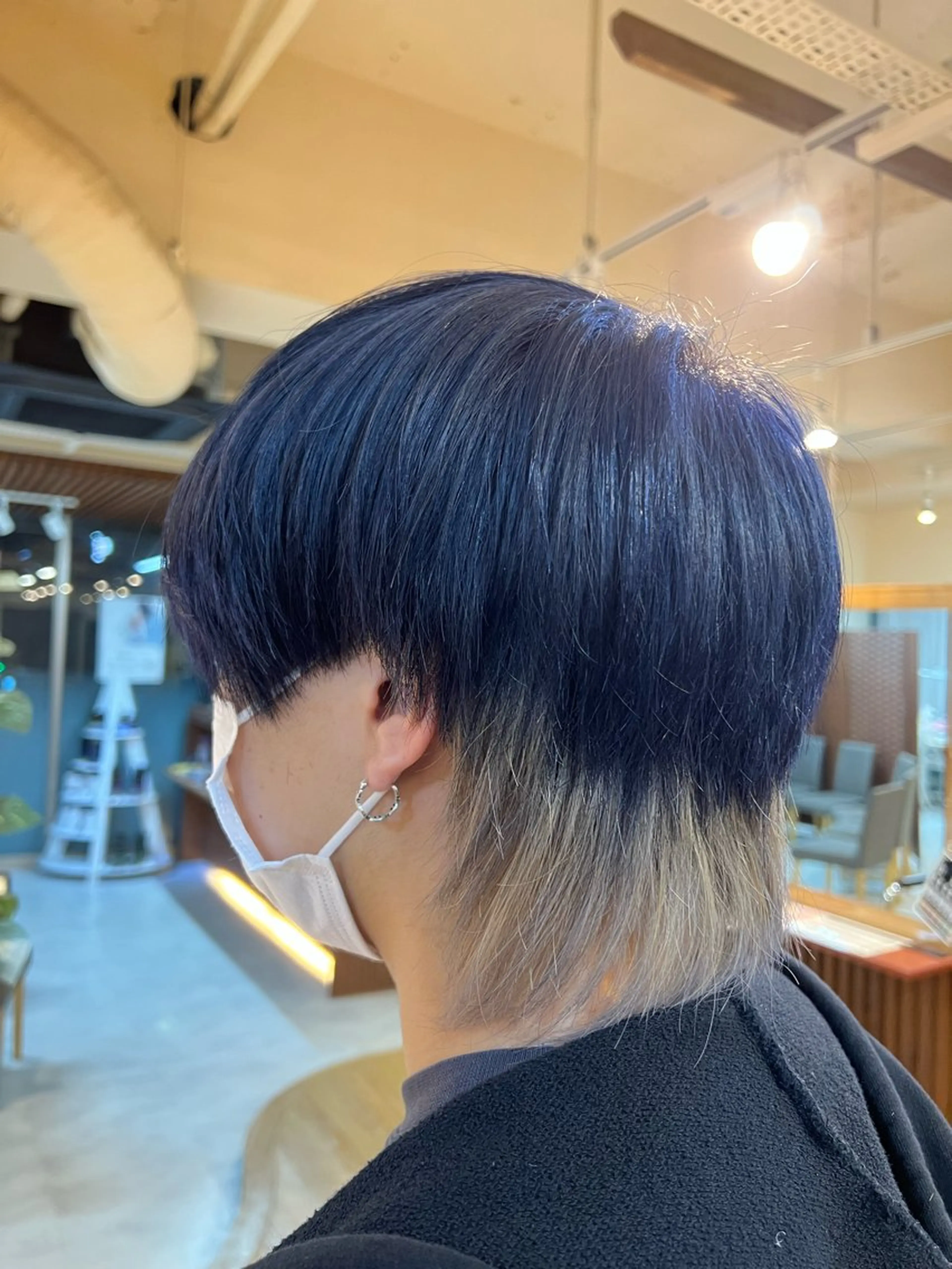 カラー メンズ ブルーカラー シルバー ヘアカラー 小川 春花のヘアスタイル