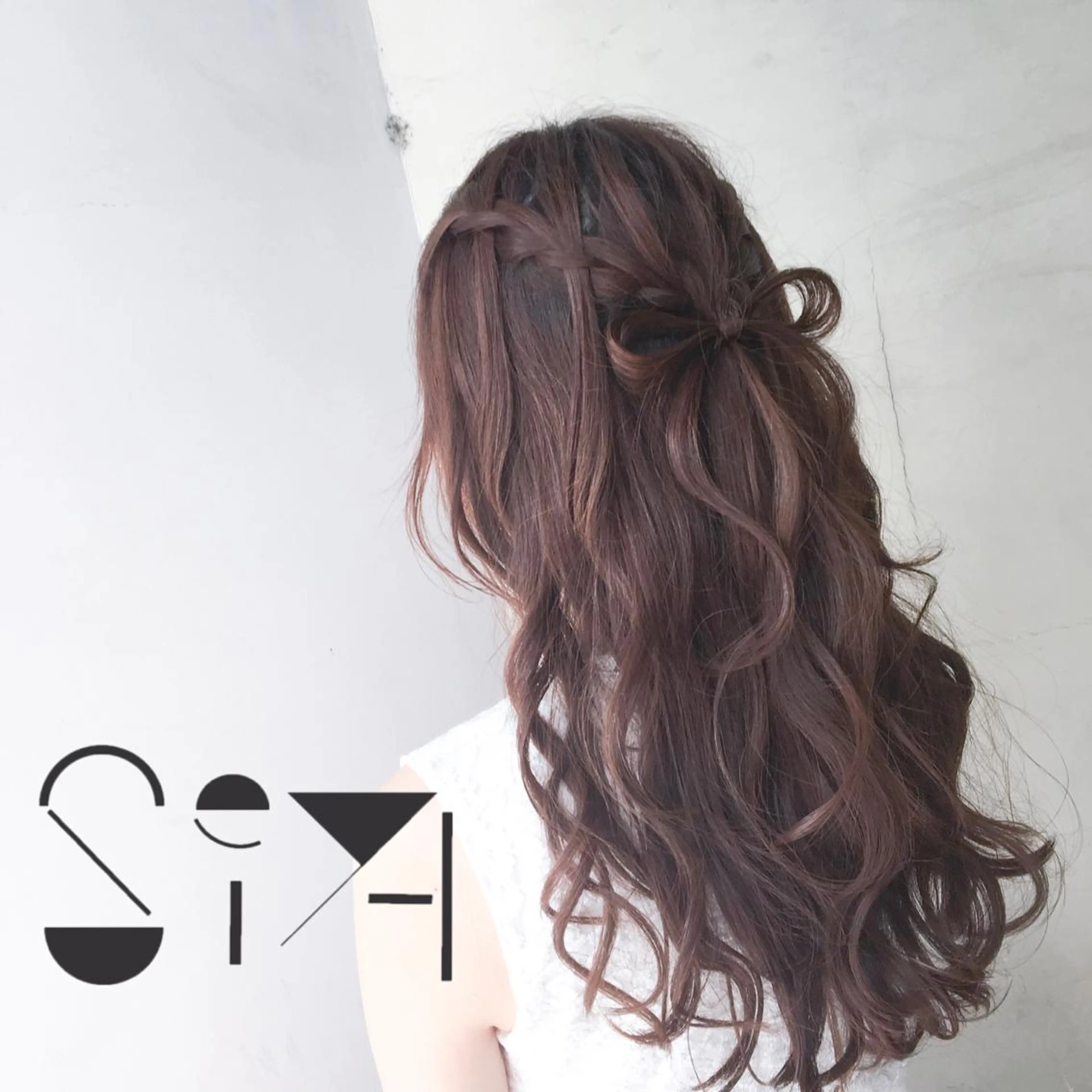 ロング ヘアアレンジ 『推し活』被らない ヘアアレンジのヘアスタイル