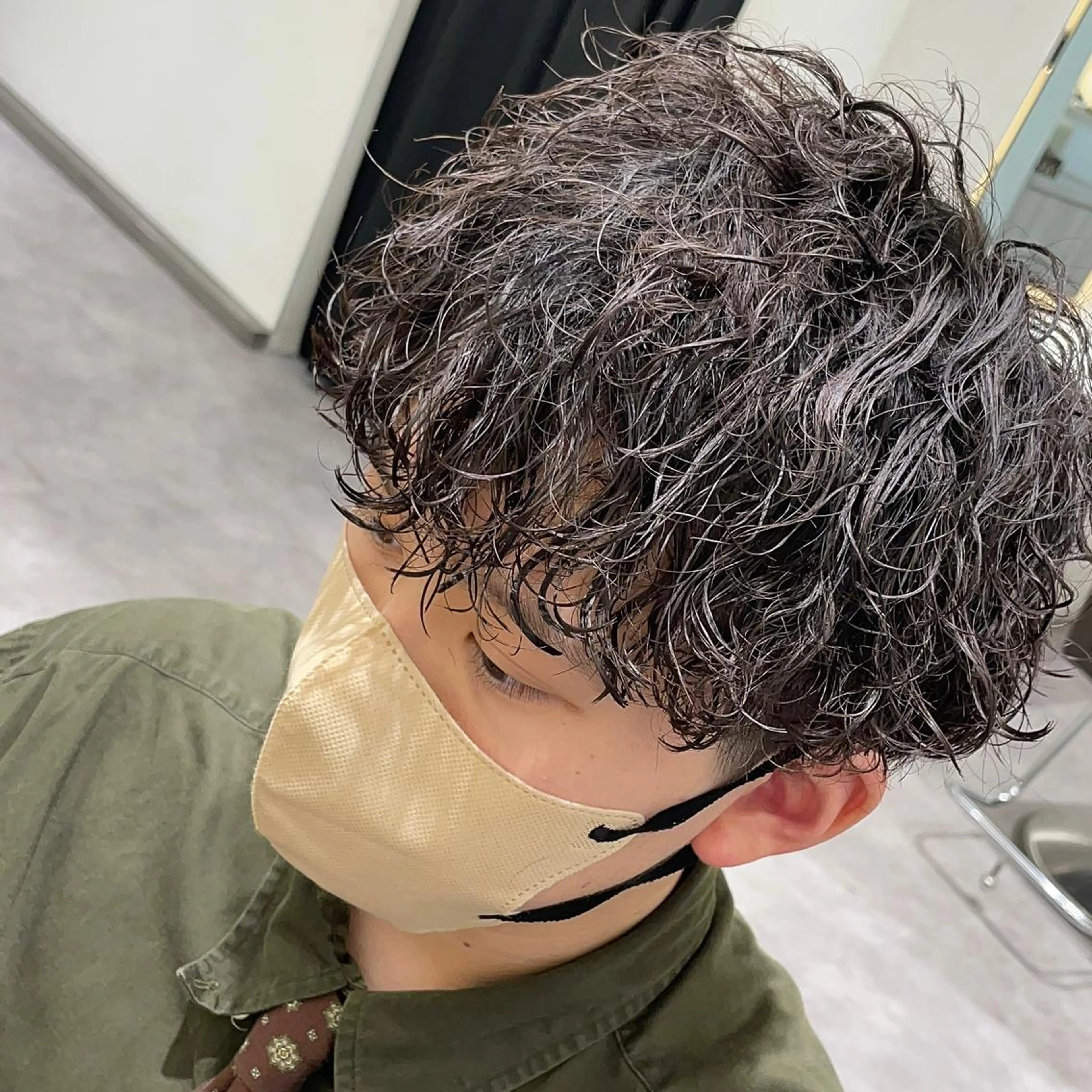 ショート パーマ メンズ メンズブリーチ メンズハイライト メンズメッシュ メンズパーマ メンズツイストパーマ カット パーマ メンズ特化店長✨ 9/13空◎岡本一真のヘアスタイル