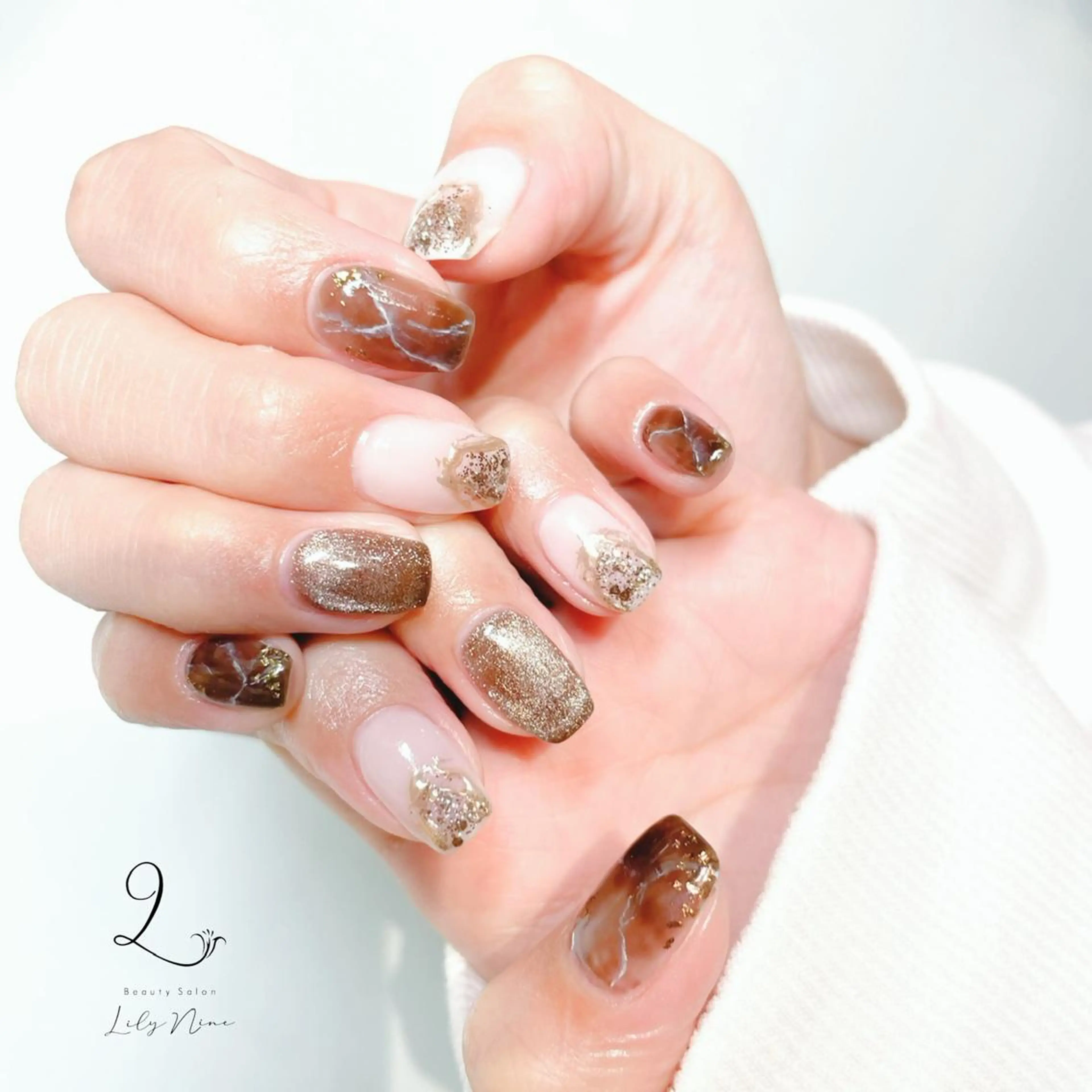 ネイル マグネットネイル ニュアンスネイル REVIA :ayaのネイルデザイン