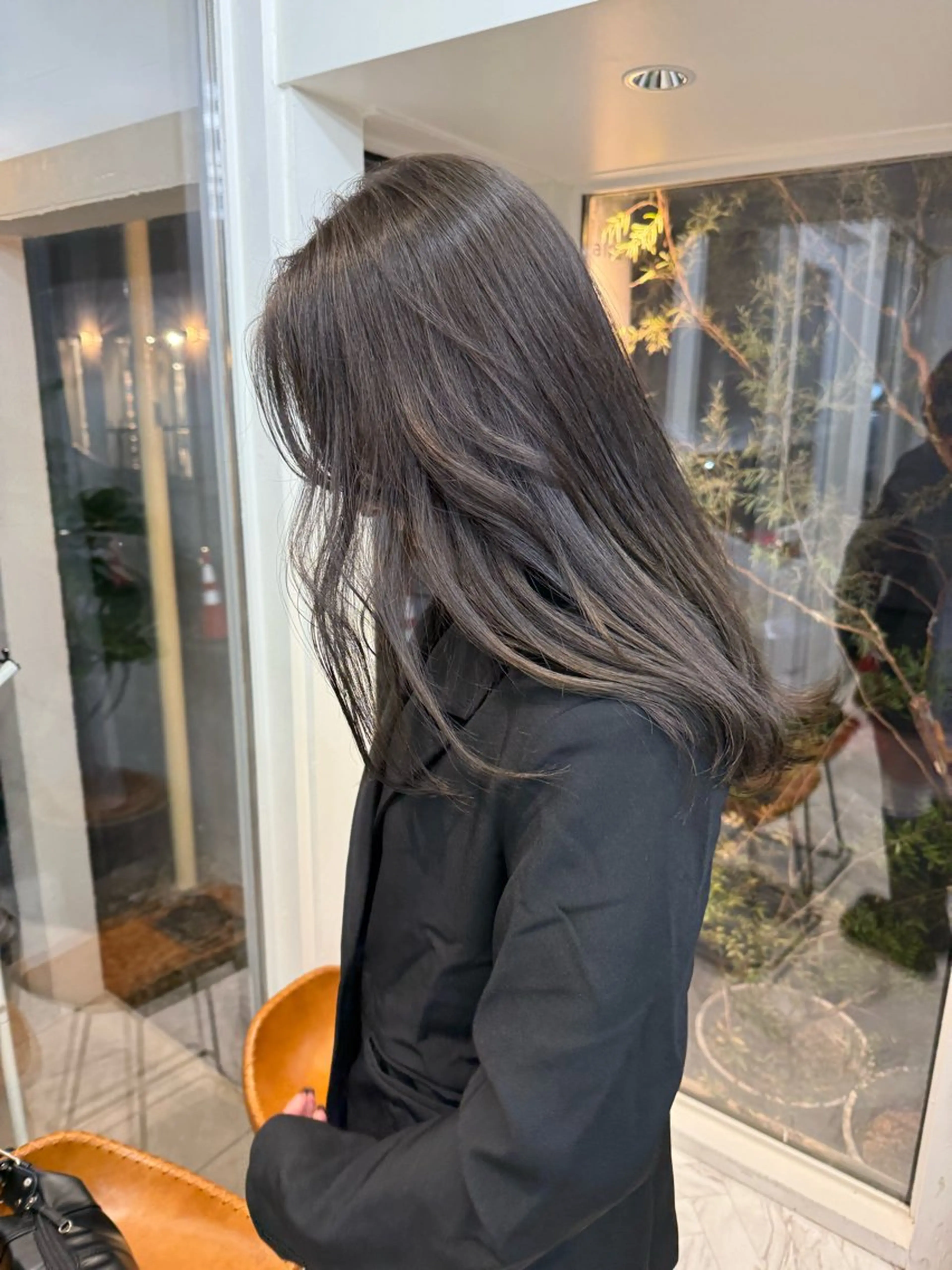 セミロング カラー ミルクティー× グレージュMOMOのヘアスタイル