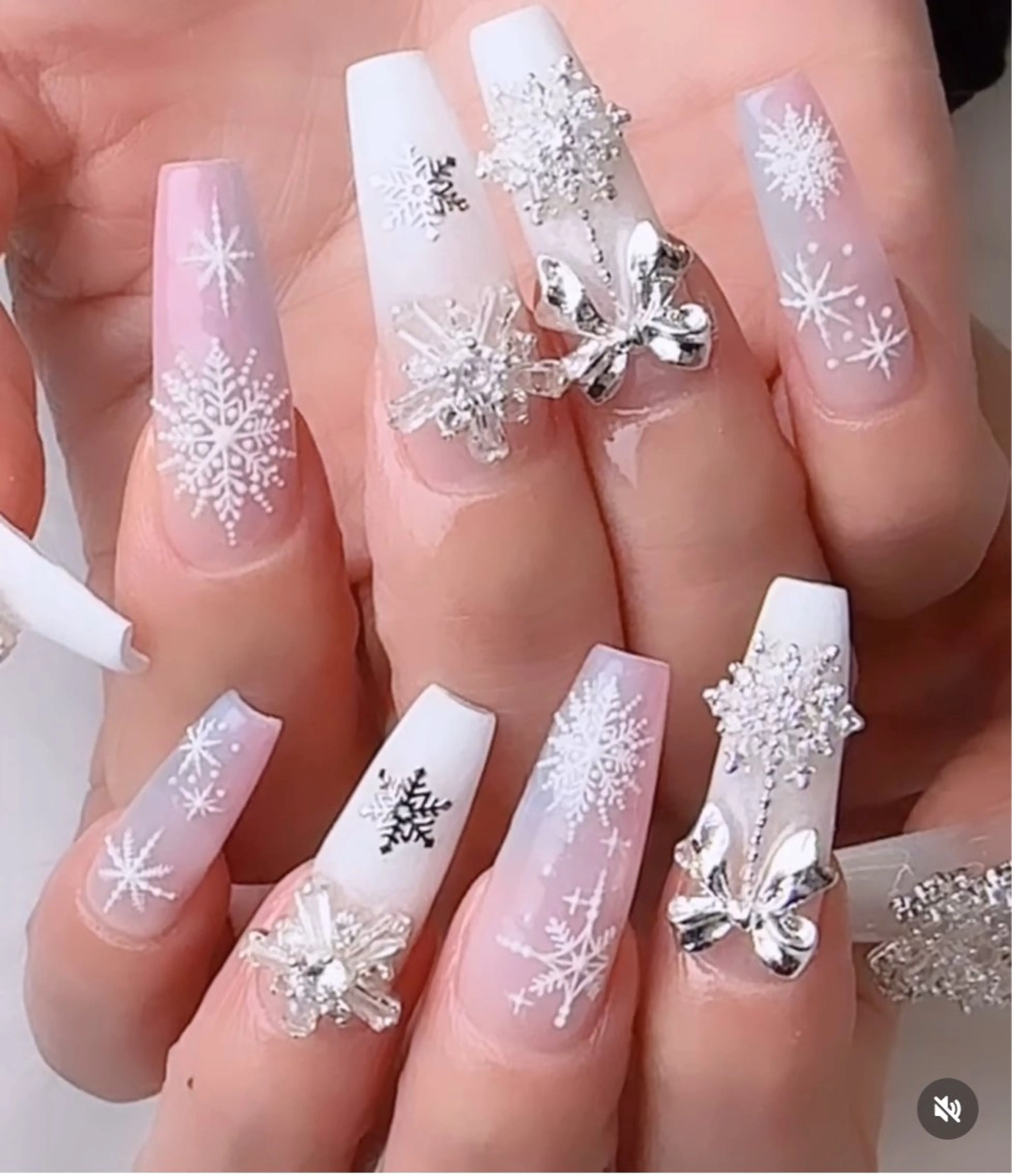 ネイル アートネイル キラキラネイル ニュアンスネイル オフィスネイル シンプルネイル ハンドネイル Kitty Nailのネイルデザイン