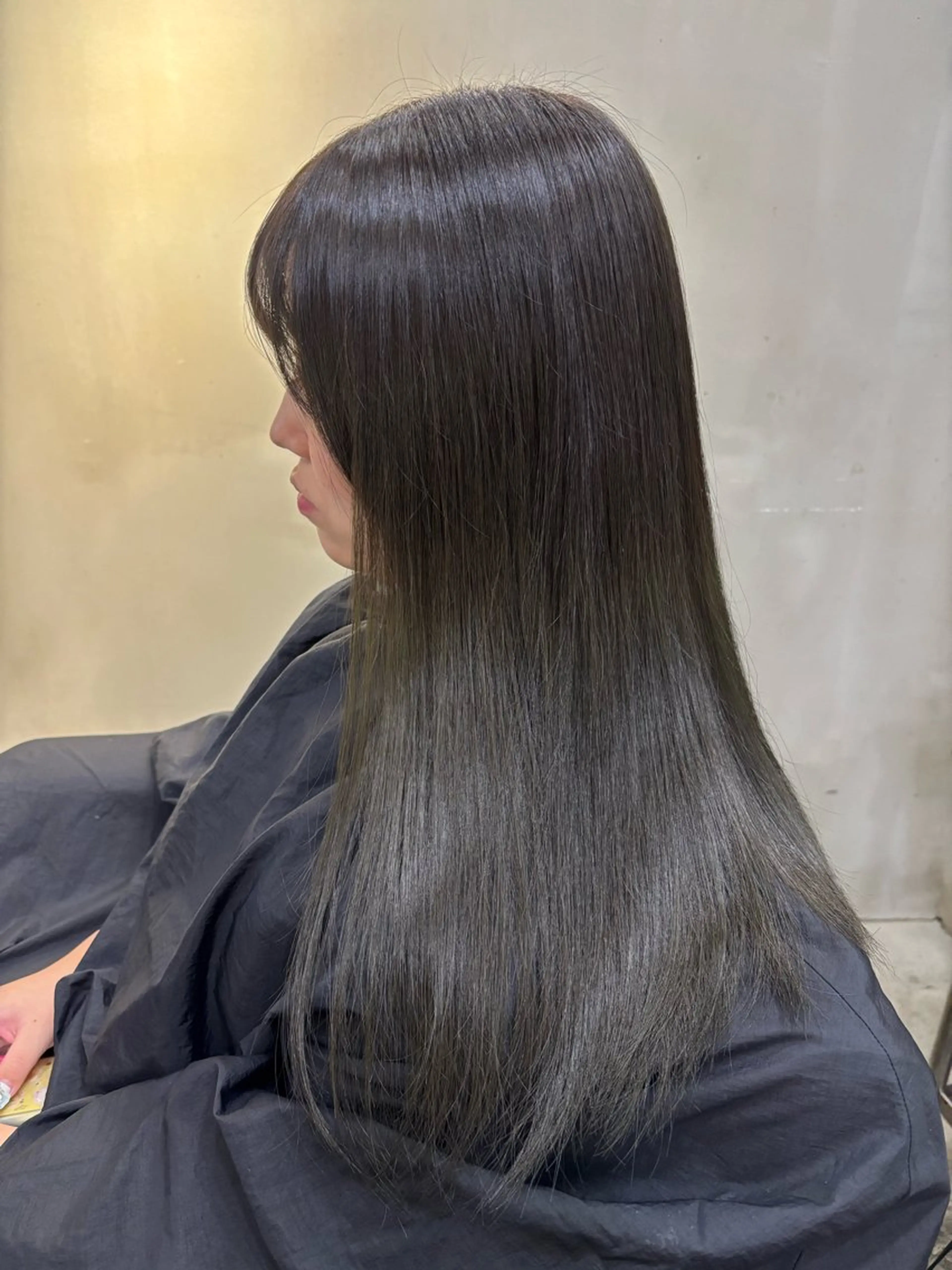 セミロング カラー ブリーチ オリーブカラー ヘアカラー VOYAGE所属・中園 康のヘアスタイル