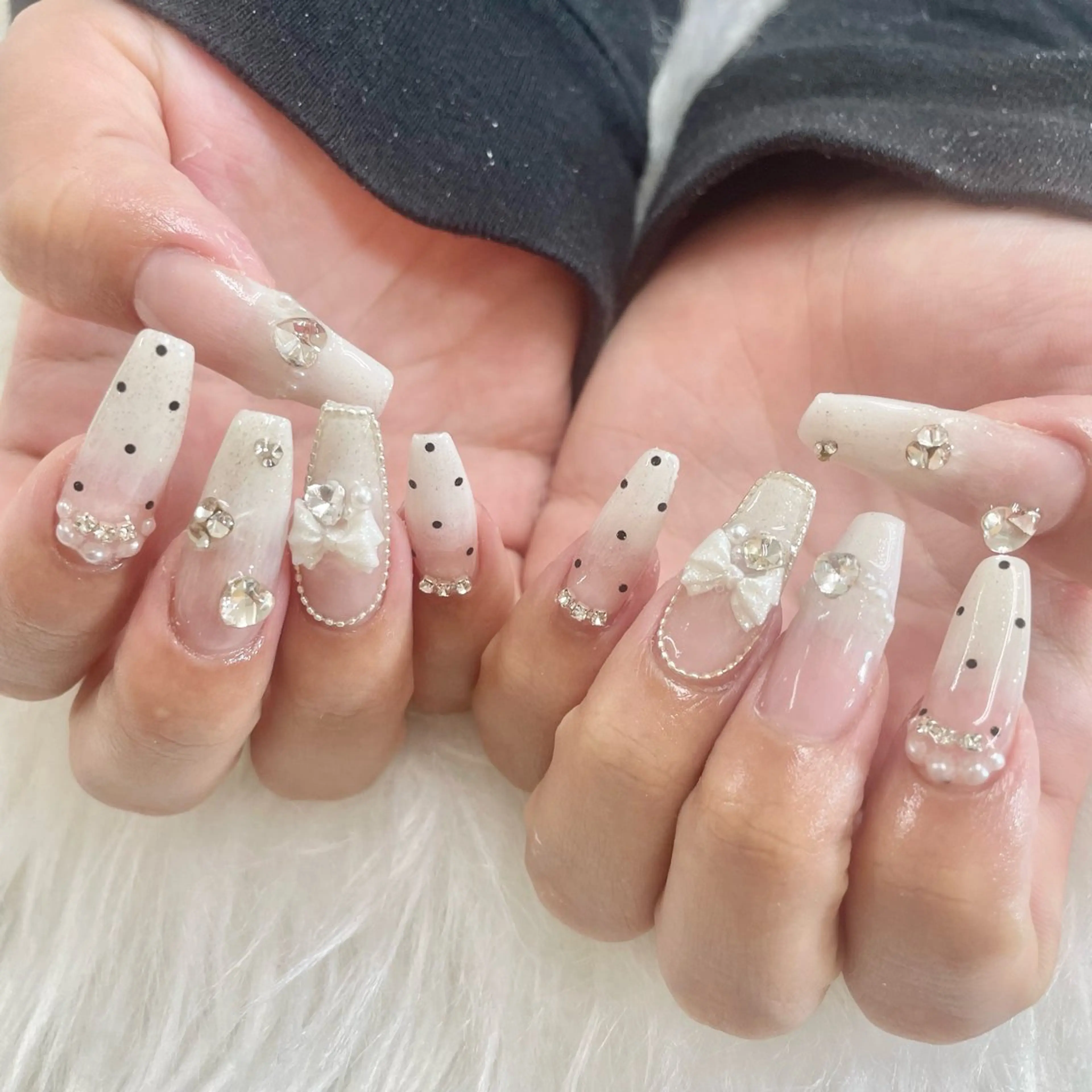 ネイル ガーリー キラキラネイル ハンドネイル 🎀AYAKO 🎀中韓ネイルのネイルデザイン