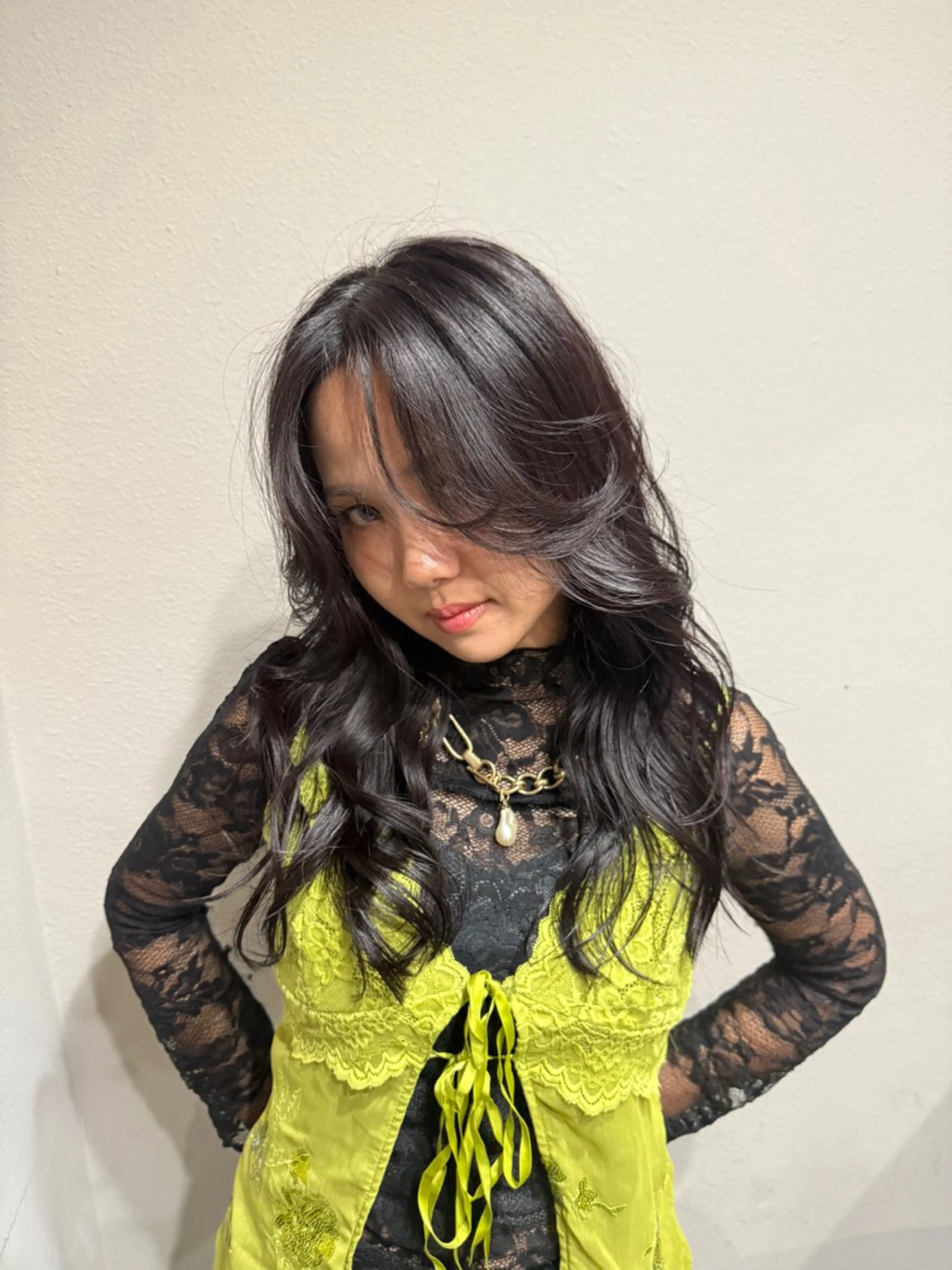 カラー 黒髪 レッドカラー ヘアカラー カレン mimiiyのヘアスタイル