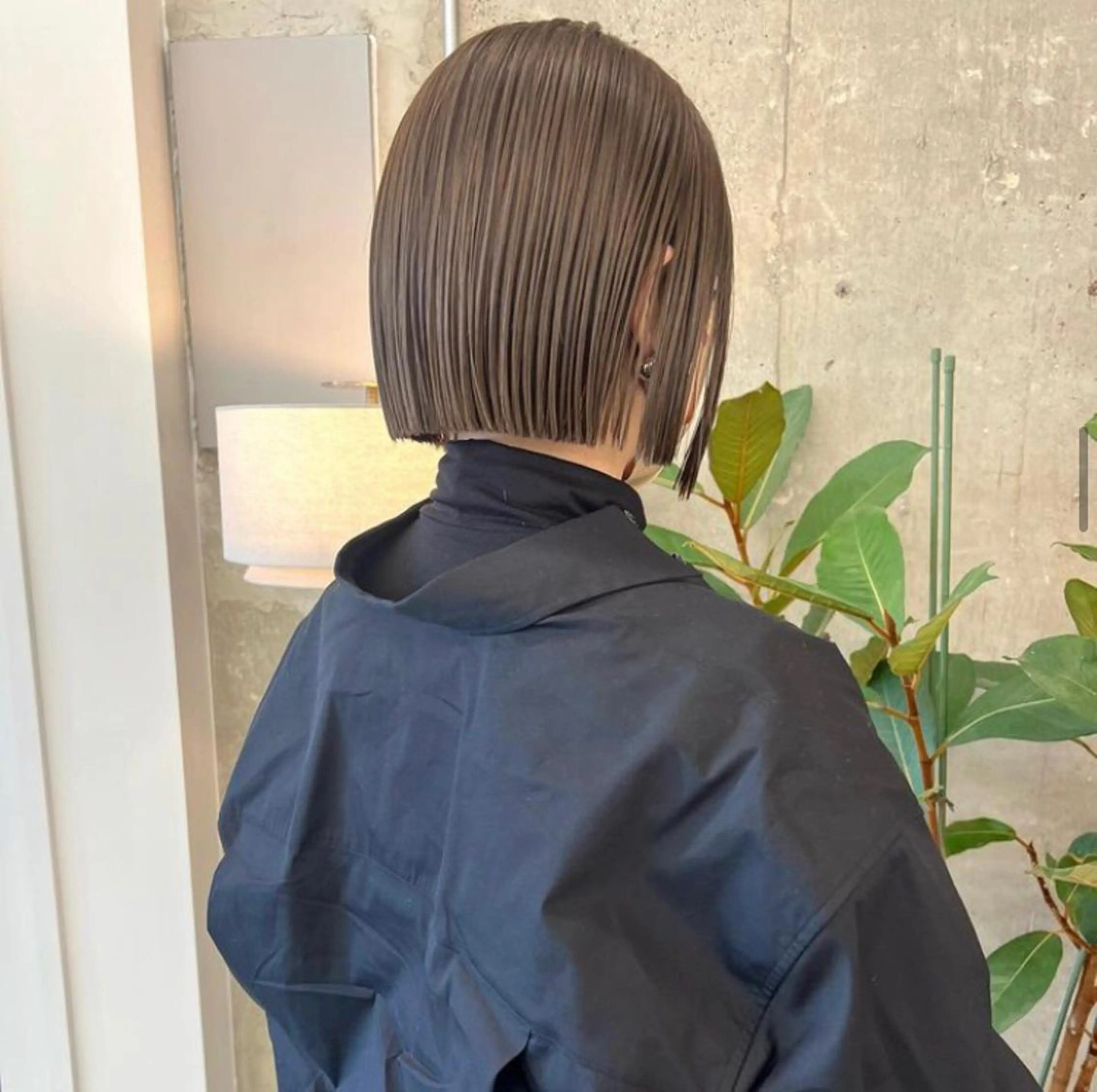 ショート カラー ベージュカラー ブリーチ カット ヘアカラー noe'所属・☺︎MIKU☺︎栄/ ボブ/ブリーチカラーのヘアスタイル