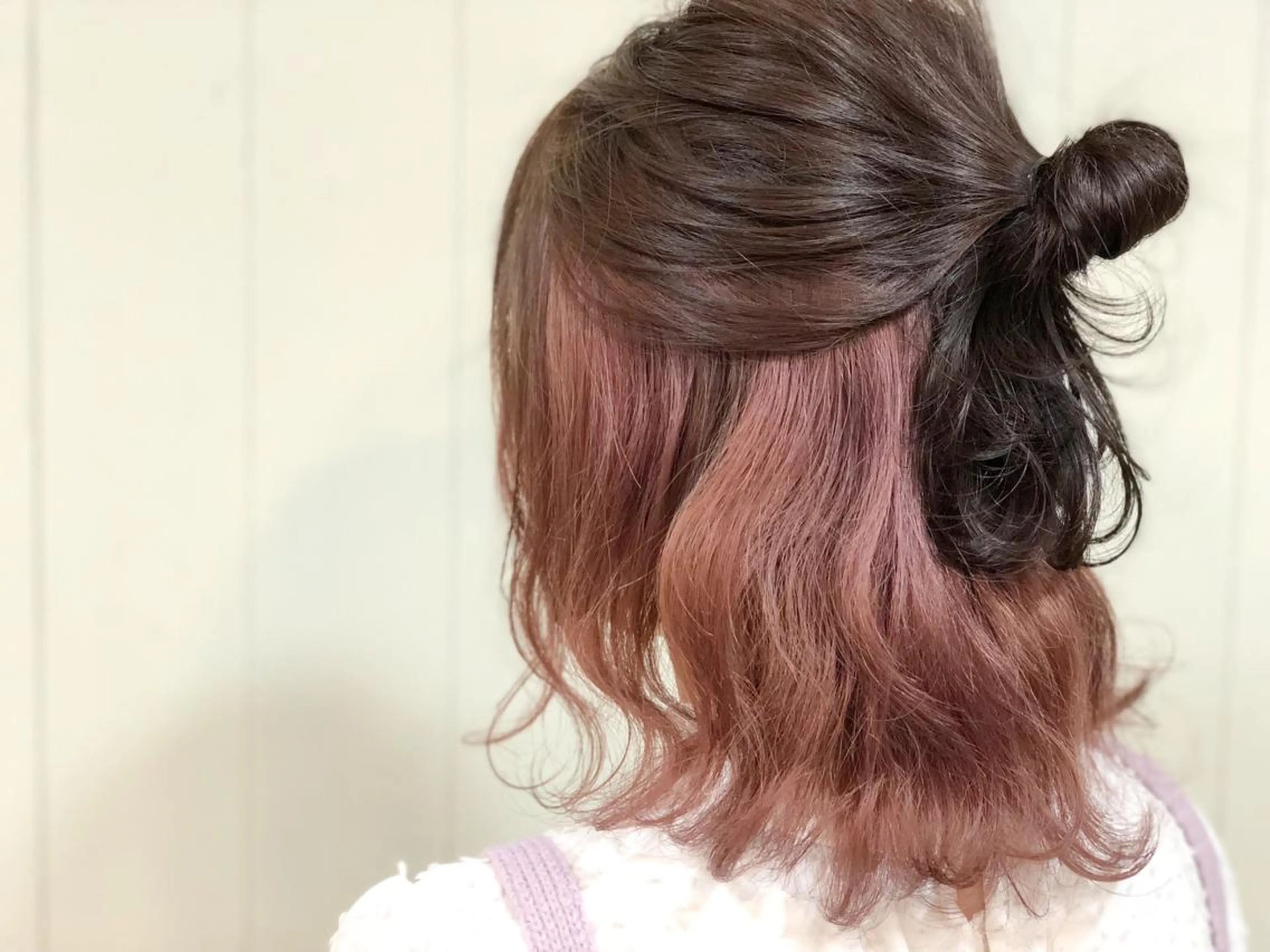 ミディアム カラー インナーカラー ピンクカラー パープルカラー ヘアカラー ウルフ、ボブ美容師 今井のヘアスタイル