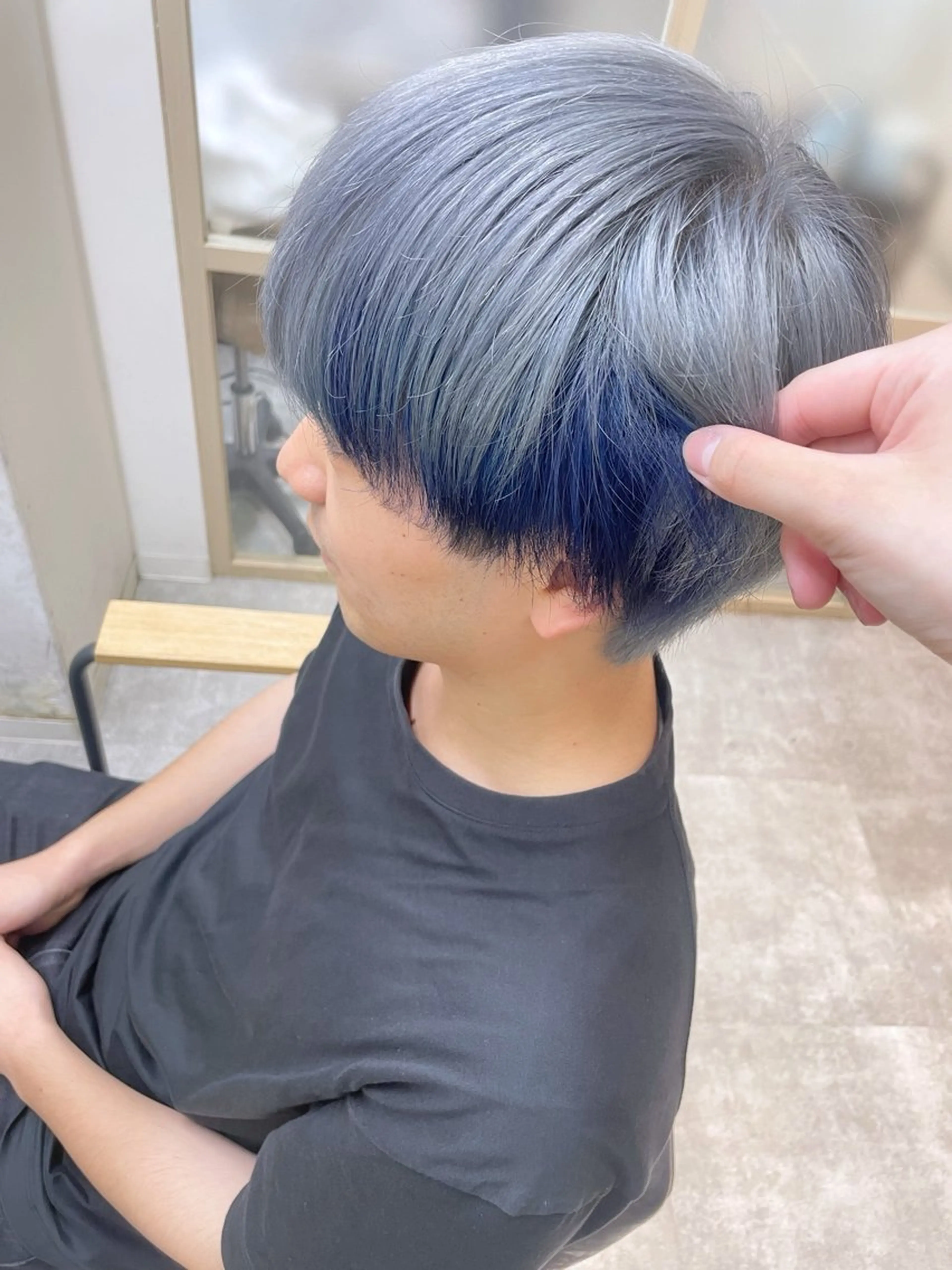 ミディアム カラー メンズ メンズブリーチ メンズハイトーン メンズインナーカラー ブリーチ ブルーカラー ヘアカラー トリートメント EMANON新宿南口所属・🦄中性ウルフ ☁️Shiori🦄のヘアスタイル